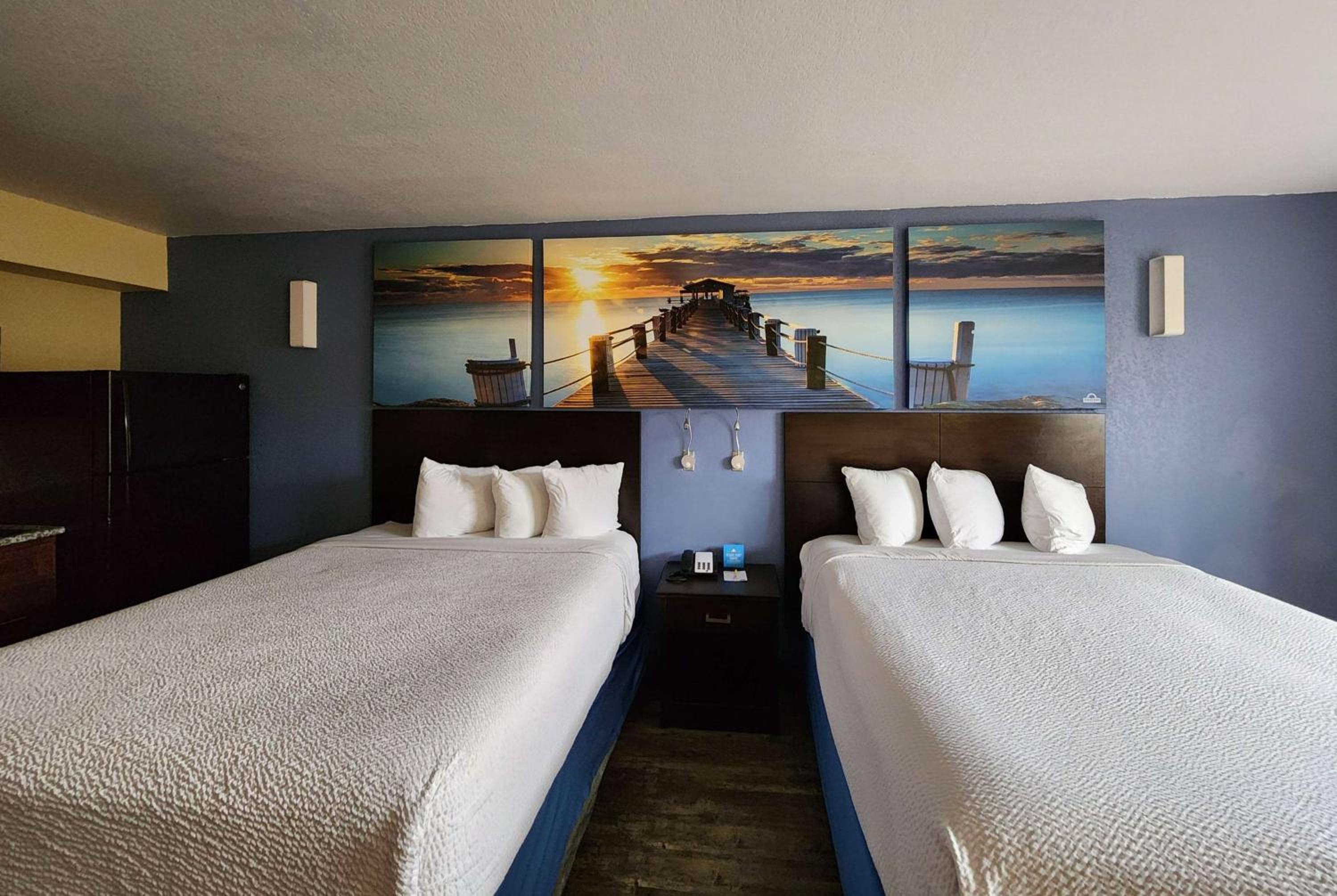 Queen Room with Two Queen Beds and Kitchenette - Non-Smoking