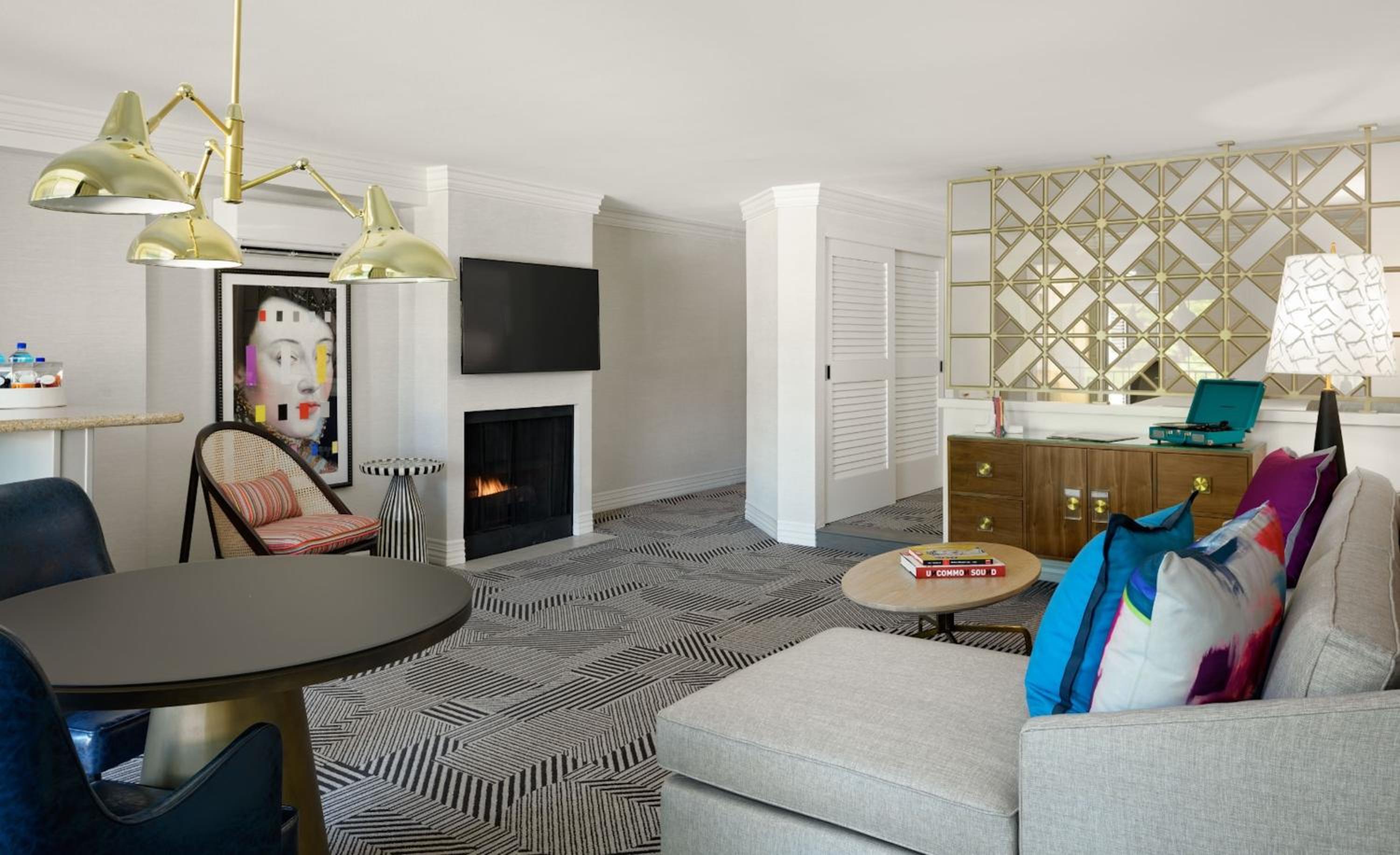 Premier 2 Queens Suite with Balcony