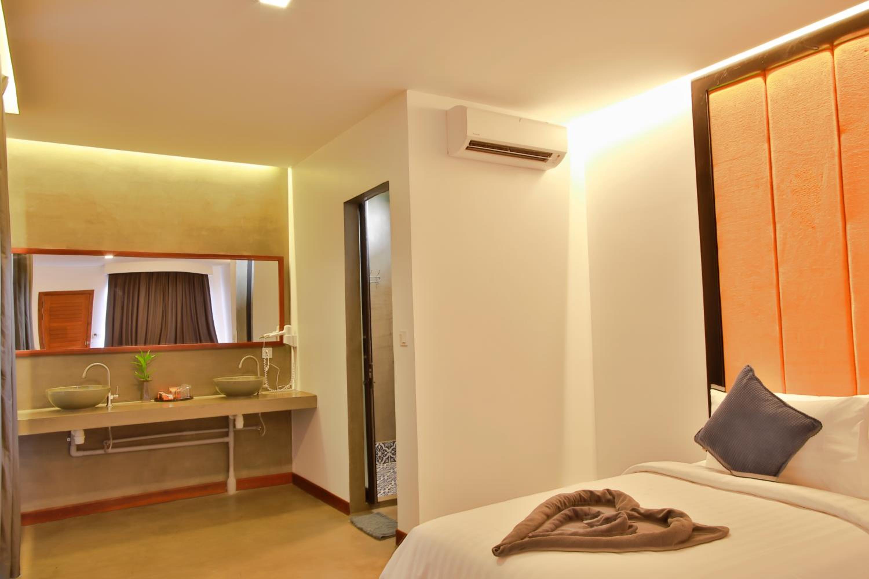 Family Deluxe With Balcony Pool View @ Free Pickup 