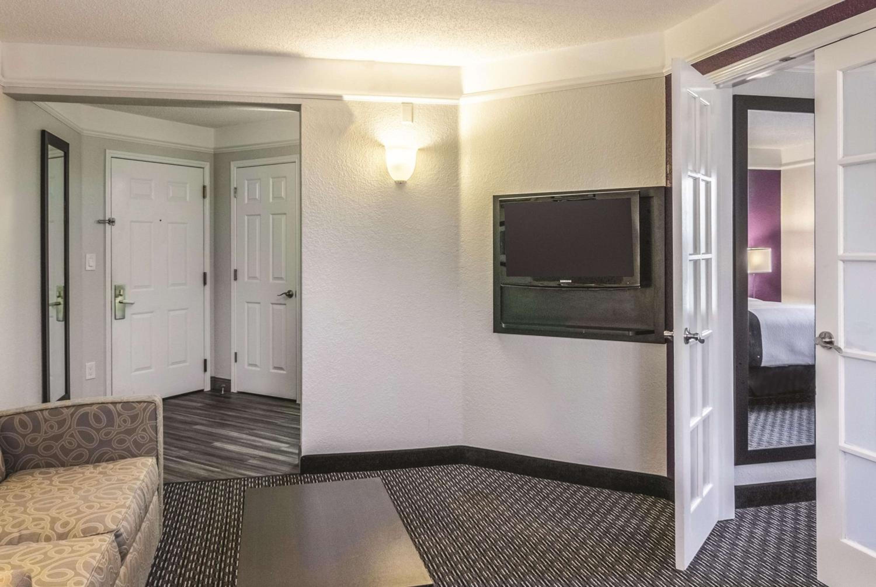 King Suite - Non-Smoking