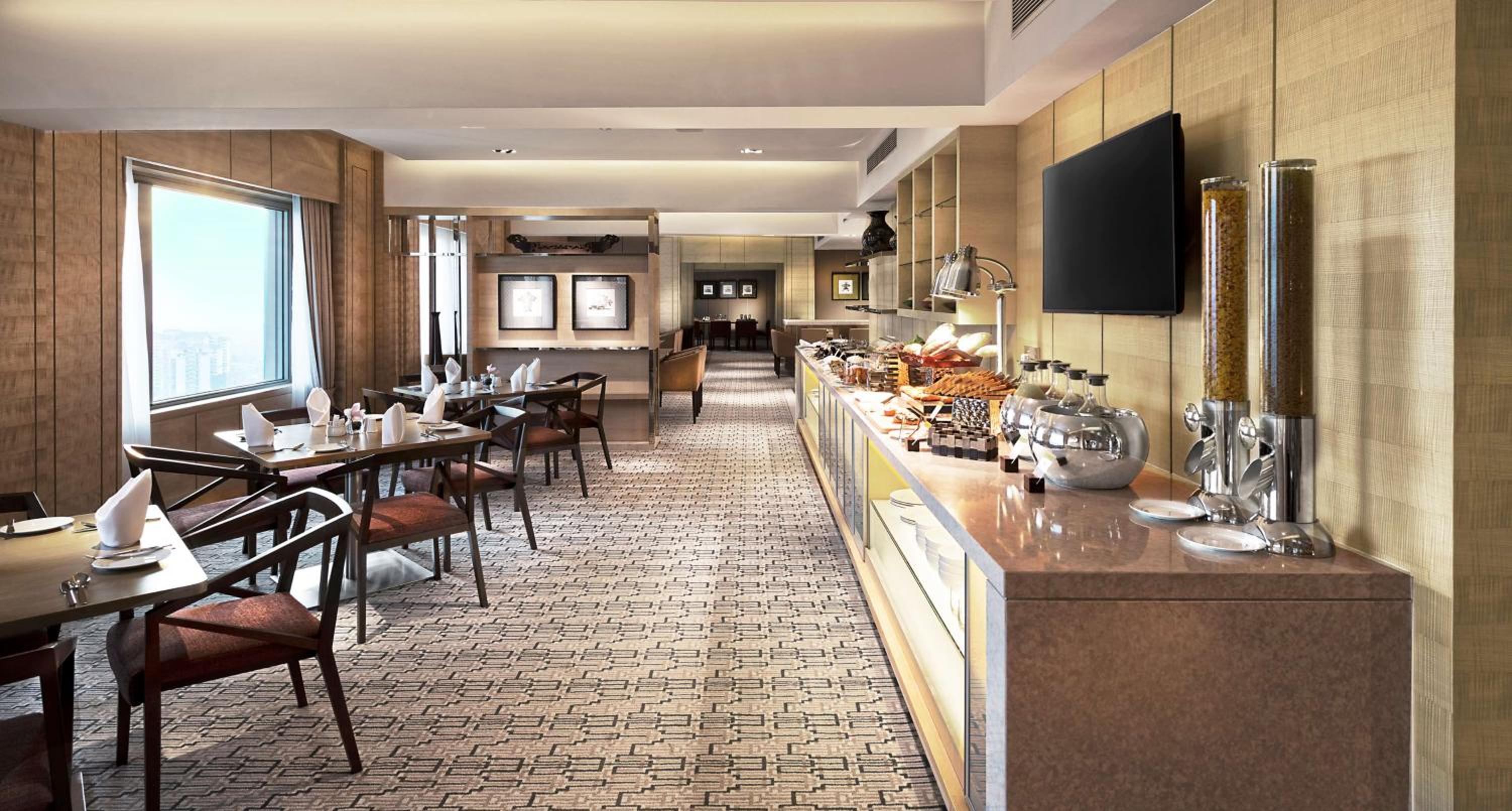 Executive King Room with Lounge Access