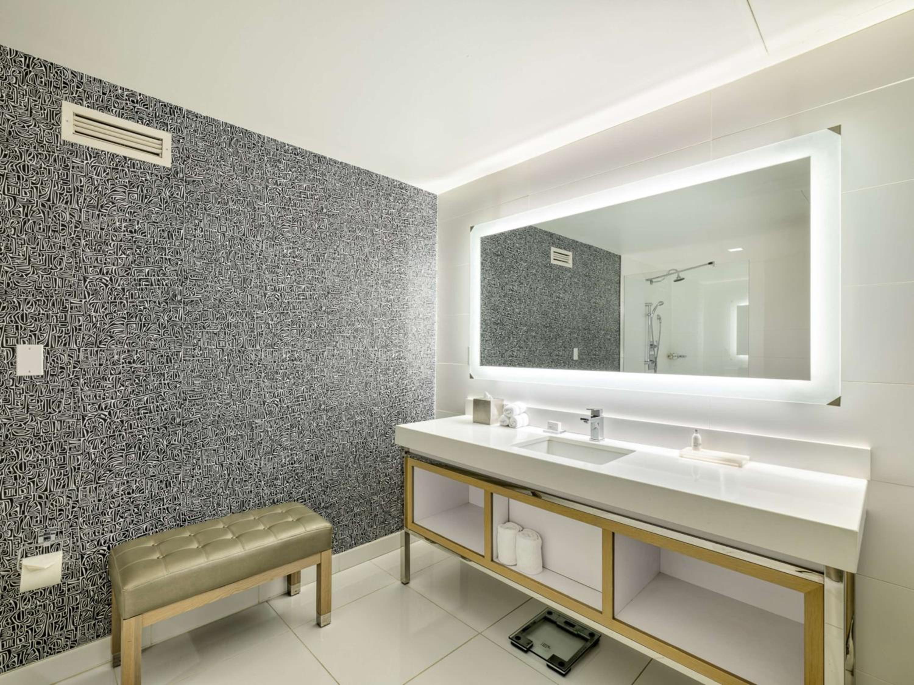 Business King Suite - Non-Smoking