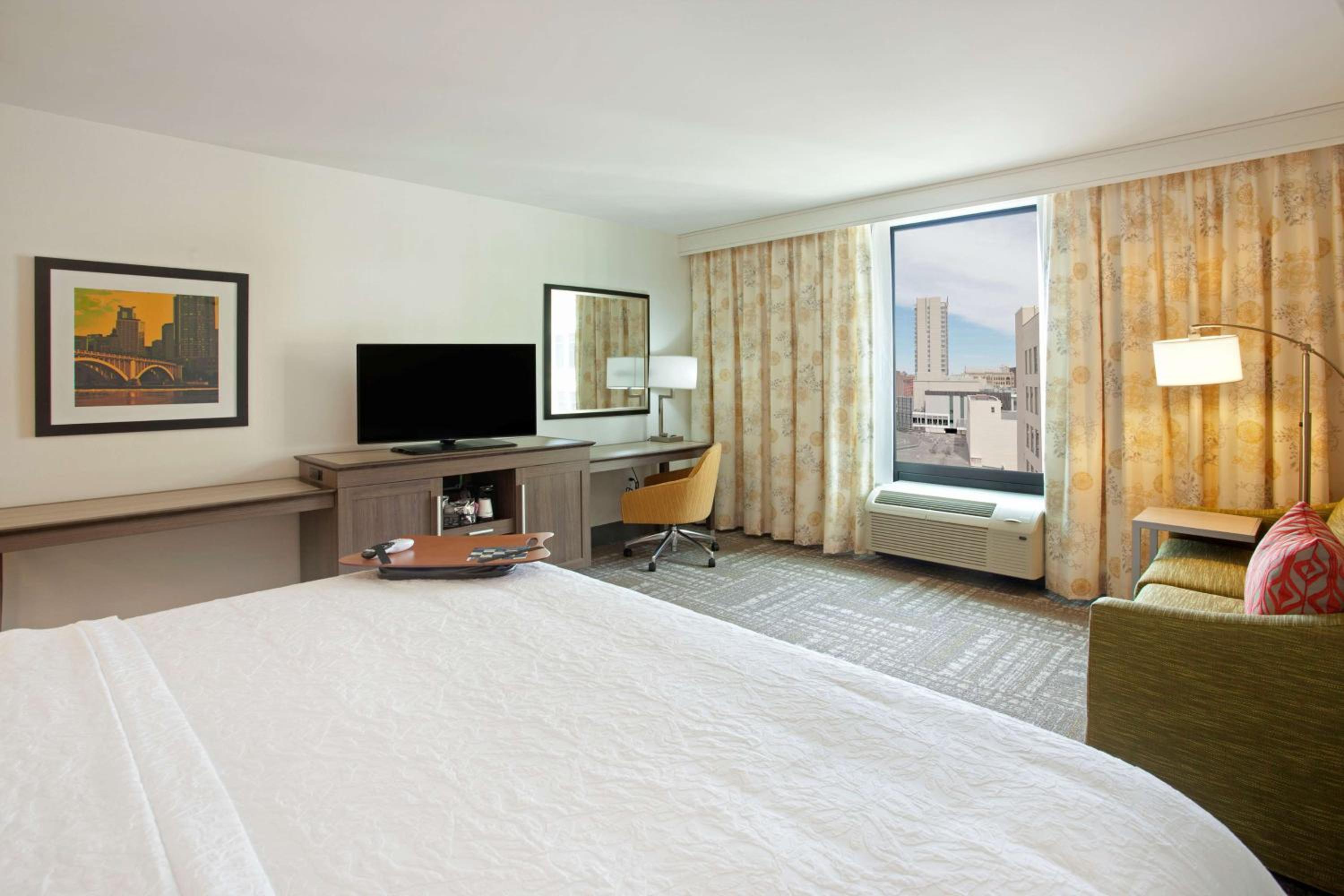 King Room with Sofa Bed - Hearing Accessible/Non-Smoking