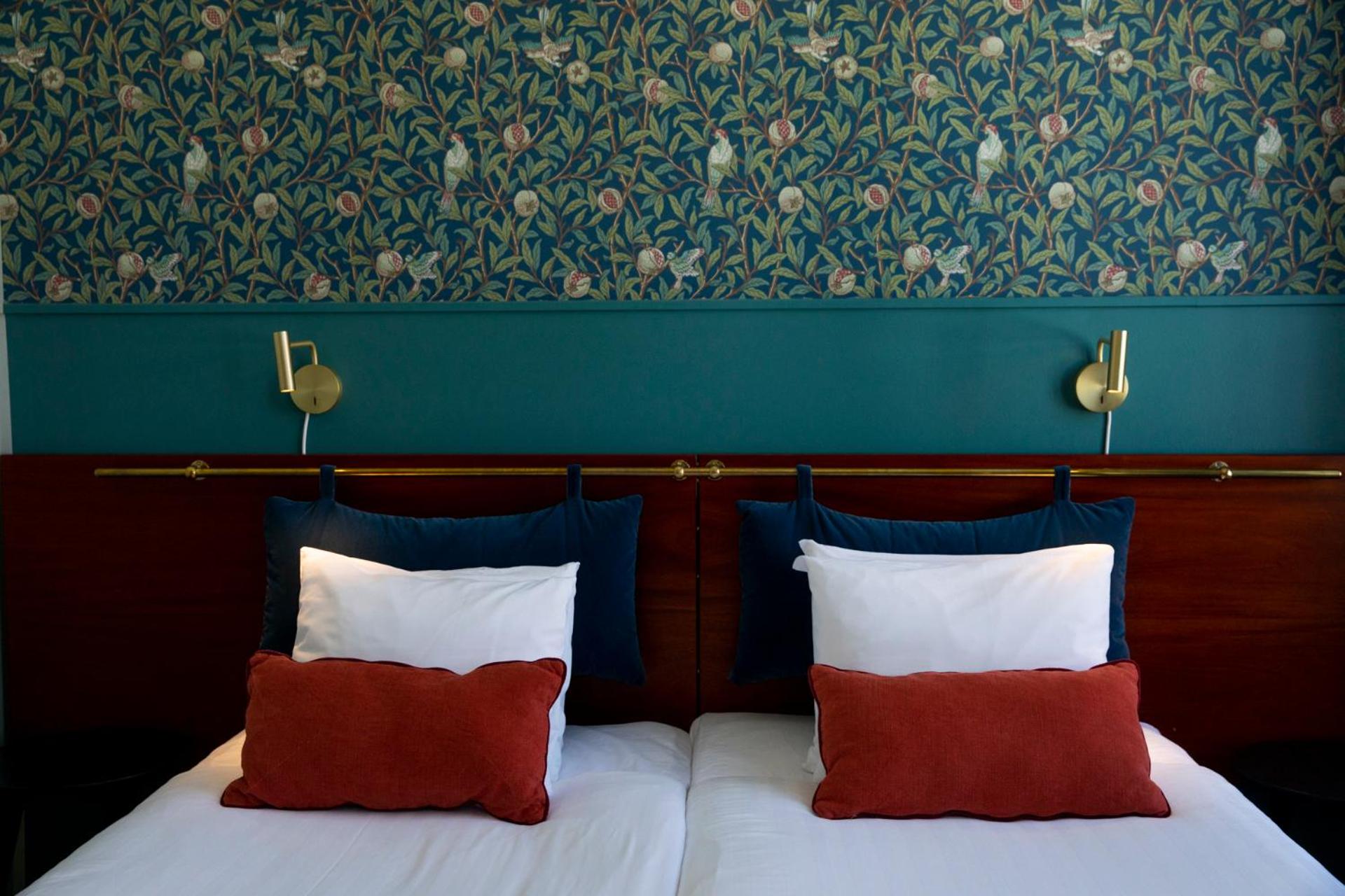 Deluxe King Room - Non-Smoking