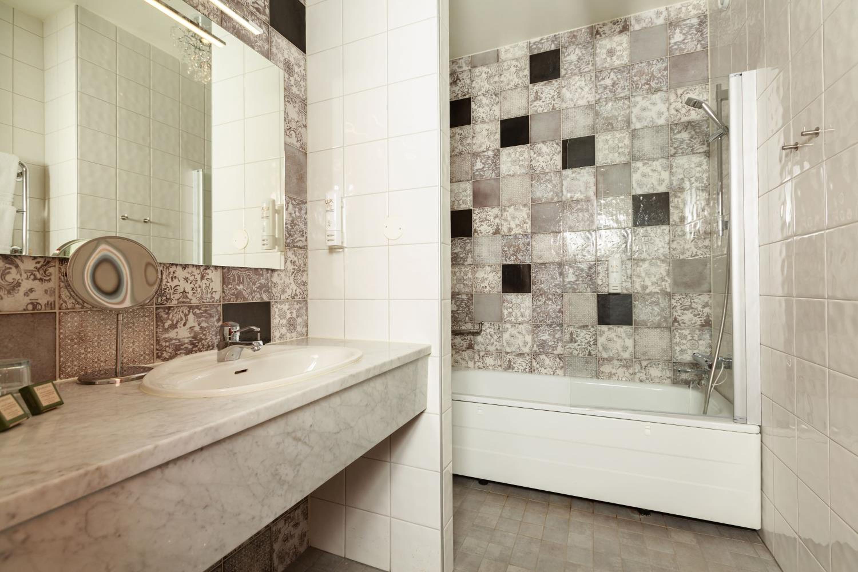 Deluxe King Room - Non-Smoking