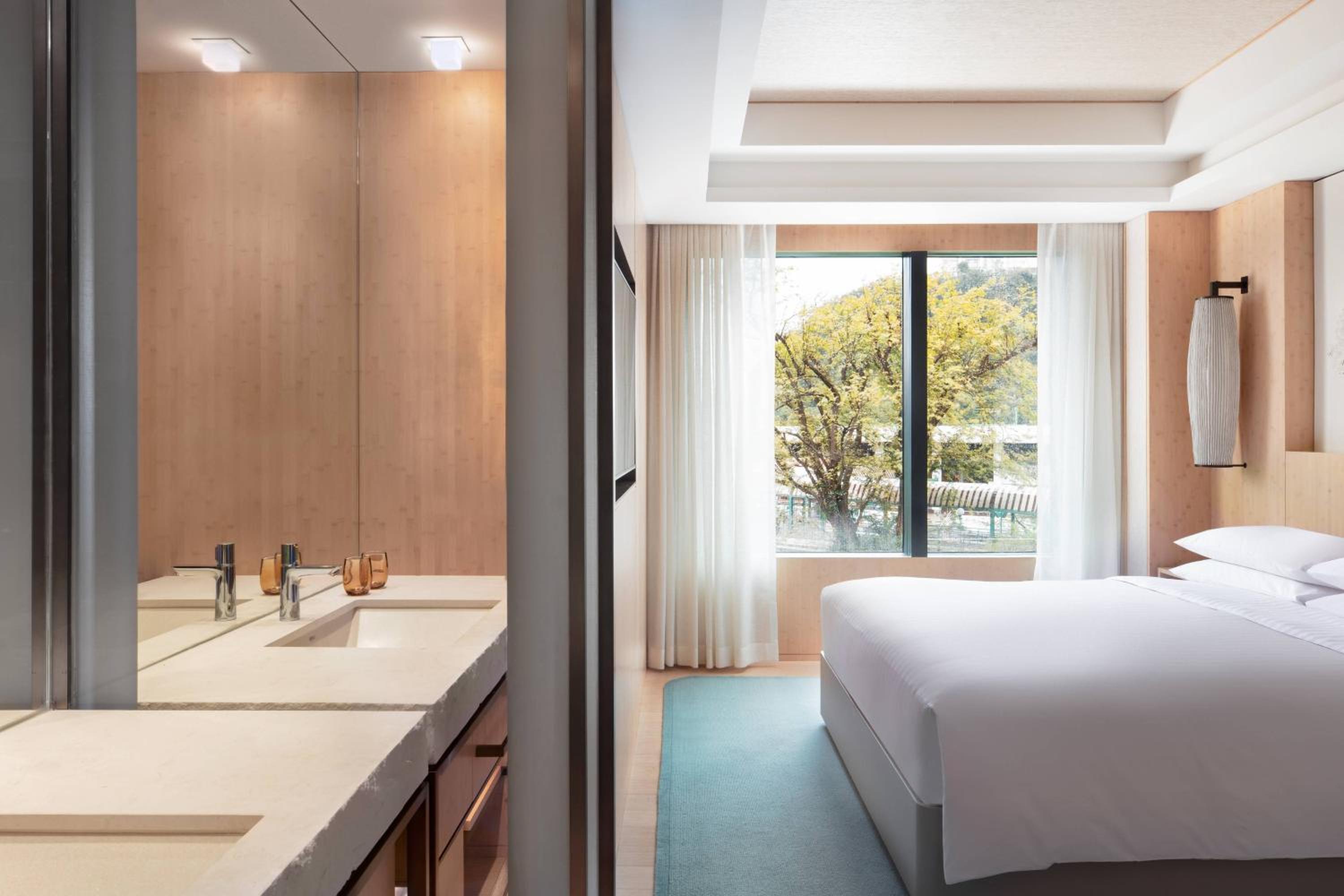 Executive King Suite - Club Level