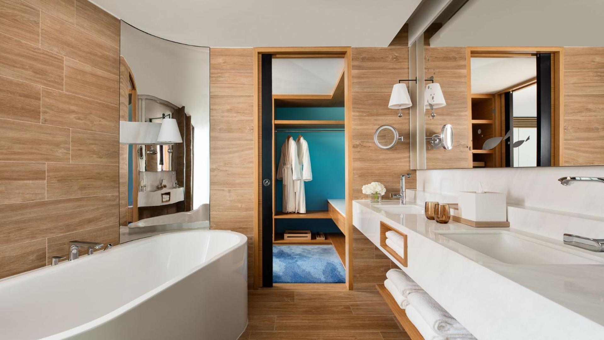 Executive King Suite - Club Level