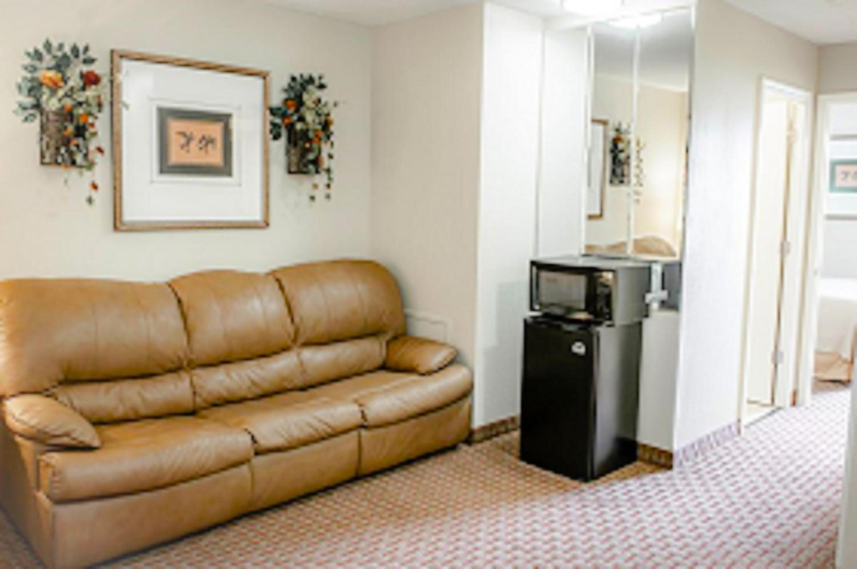 Queen Suite - Non-Smoking