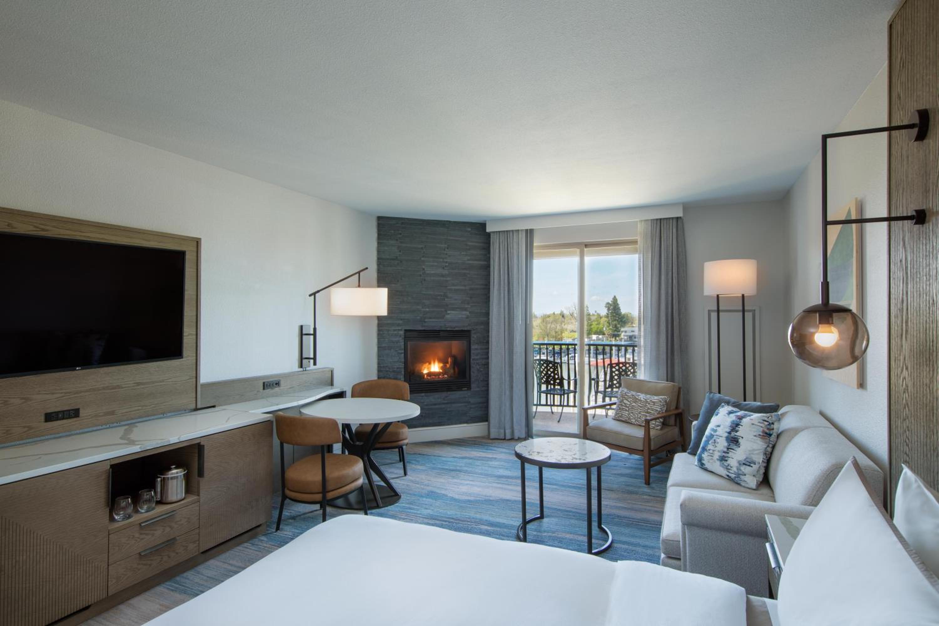 Executive Suite, 1 King, River view