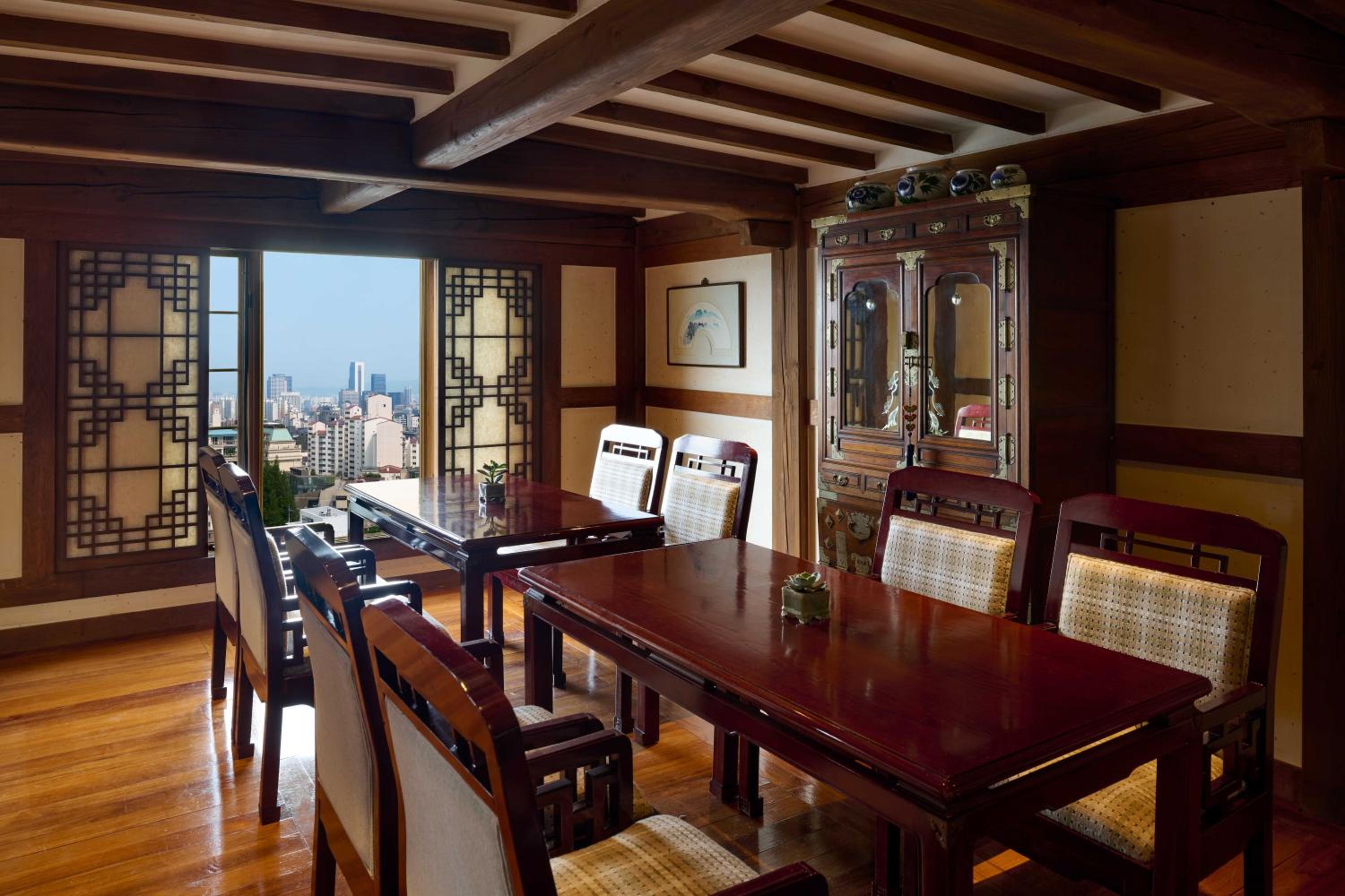 Executive Deluxe Twin - Club Lounge Access