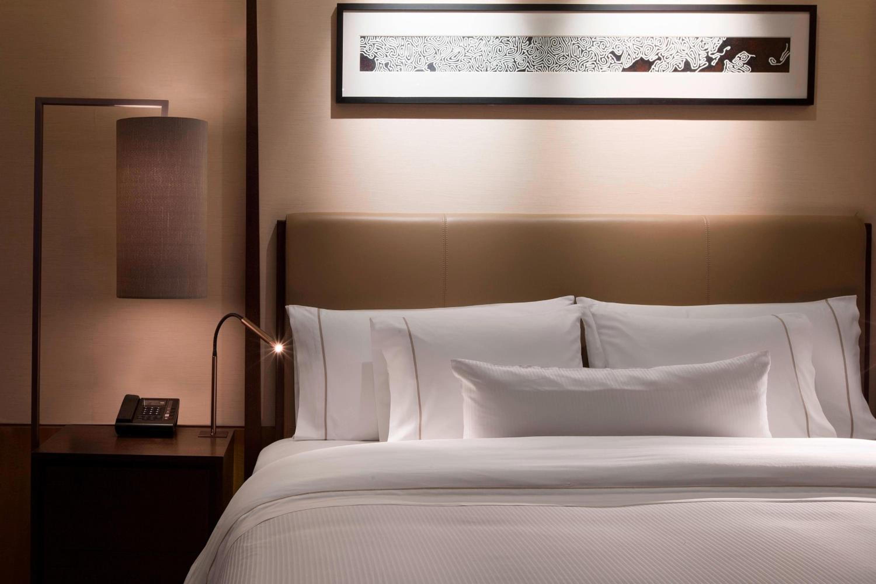 Westin Club King, Club level, Guest room, 1 King, City view