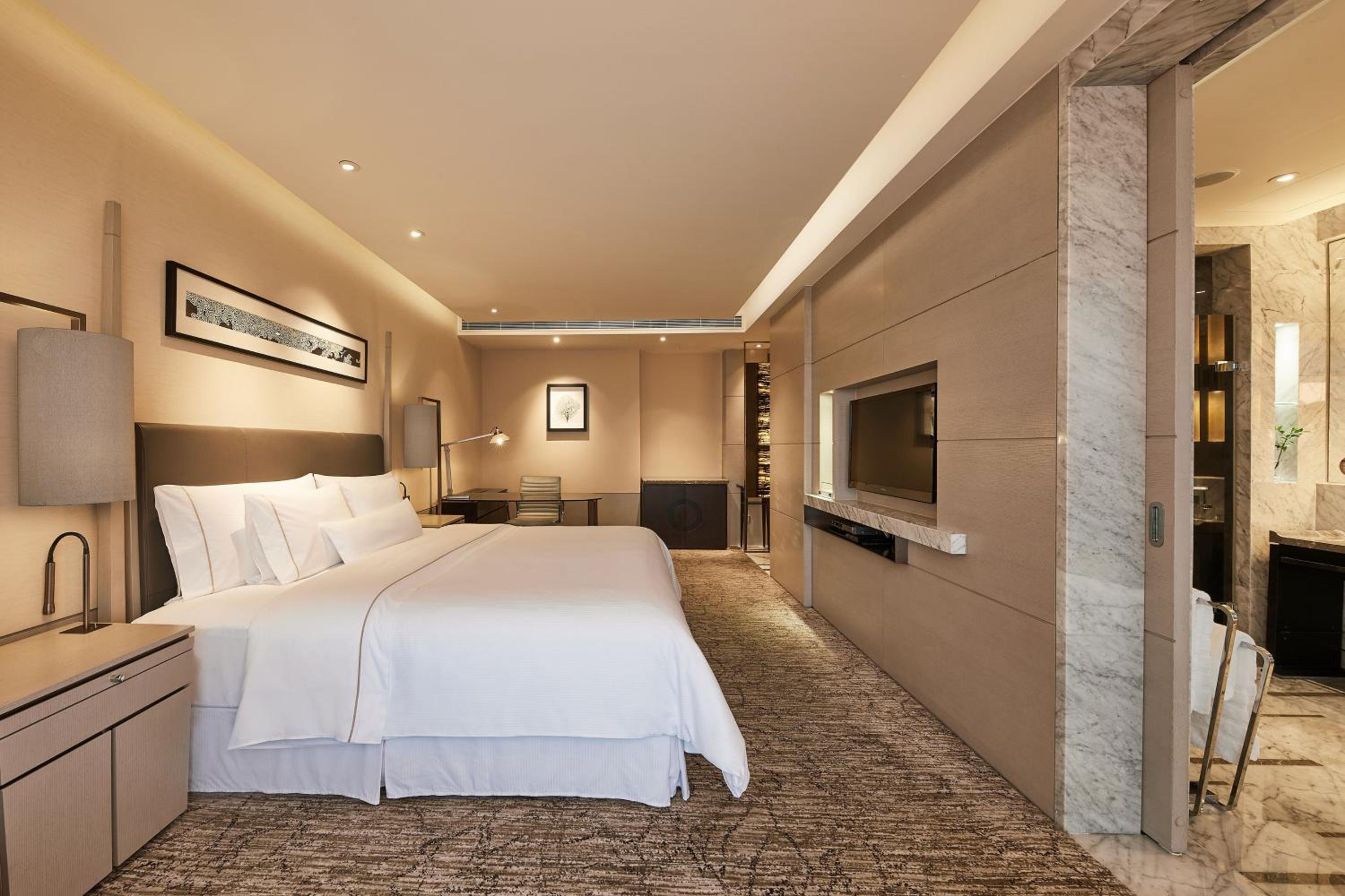 Westin Renewal King, Guest room, 1 King, City view