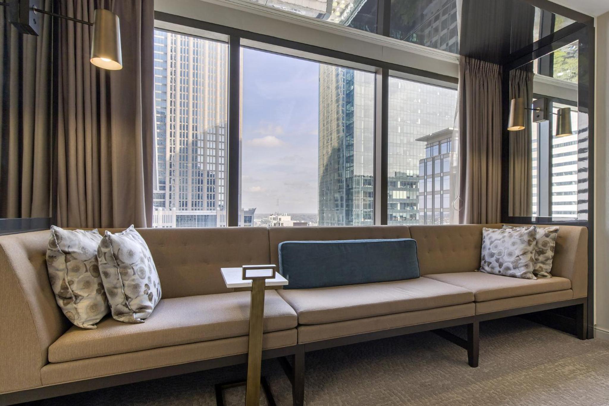 Club Premier Room - 1 King Bed