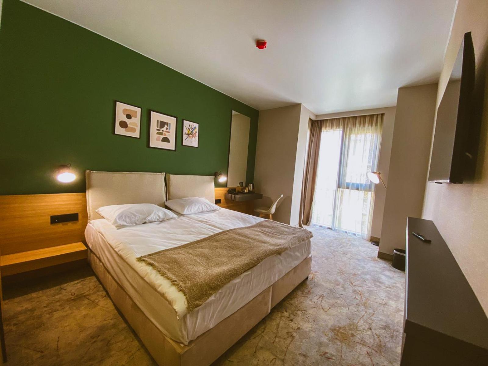 Standard Queen Room