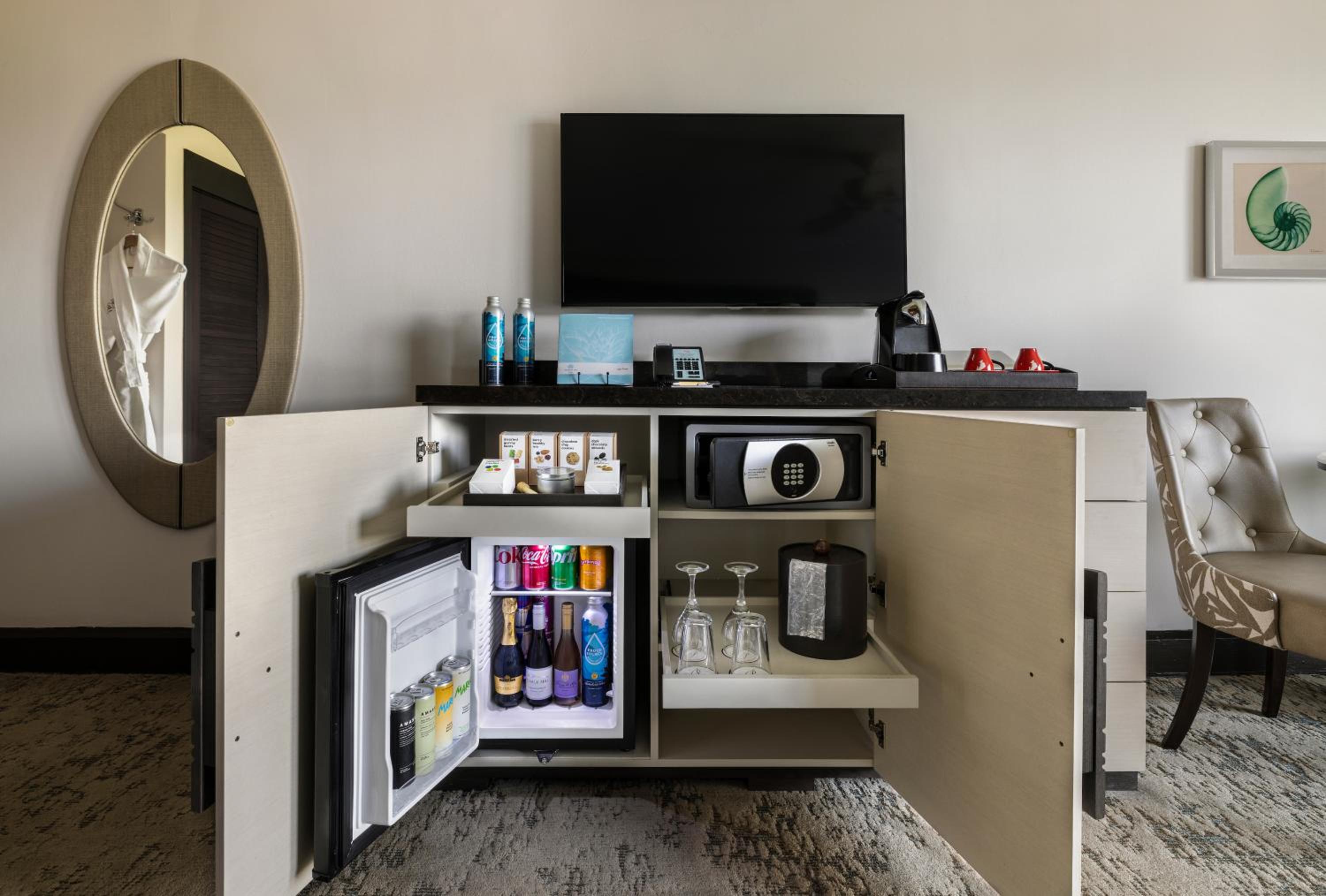  Oceanfront 1 Bedroom Suite with Balcony