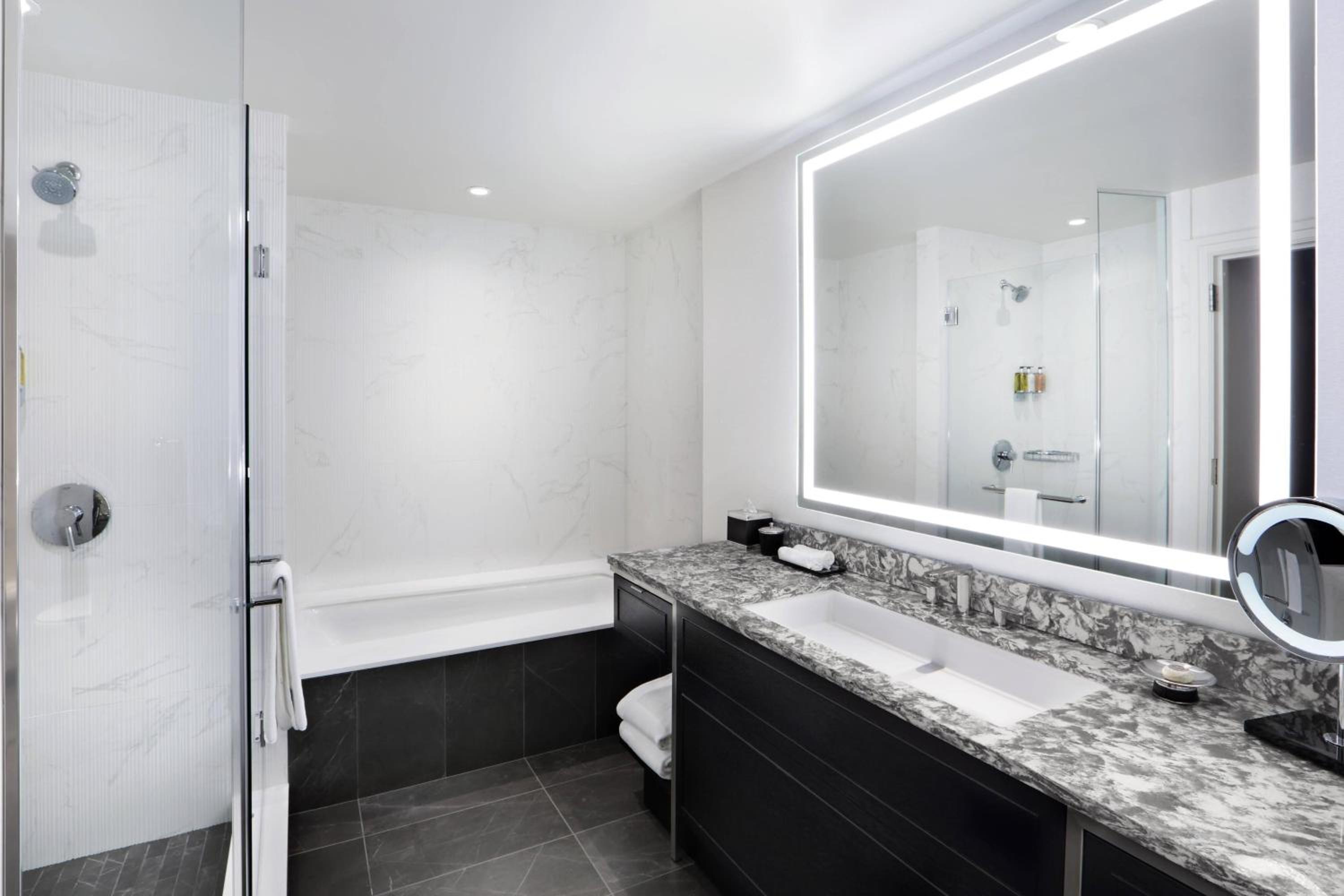 Guest Room, 1 King