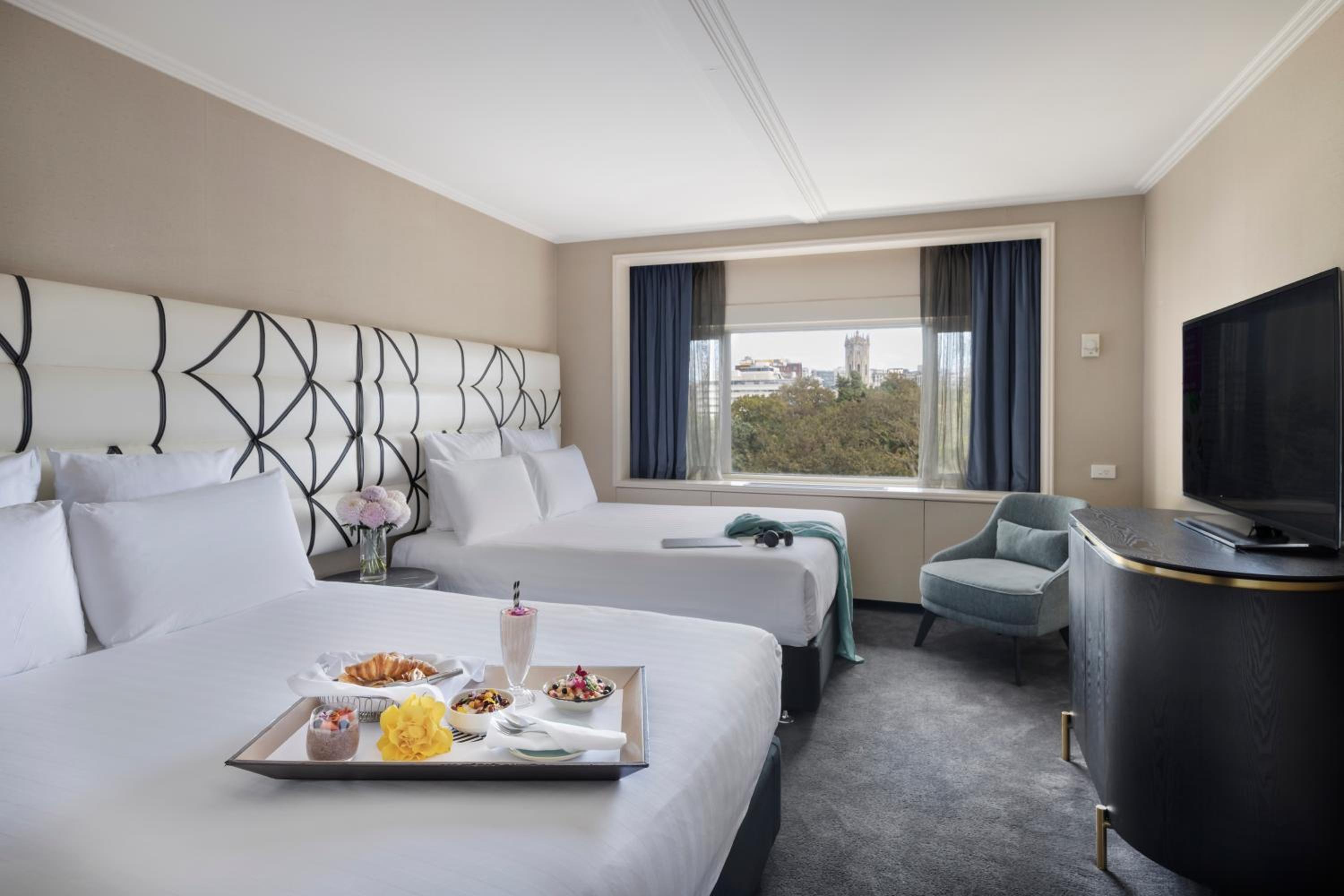 Deluxe Queen Suite