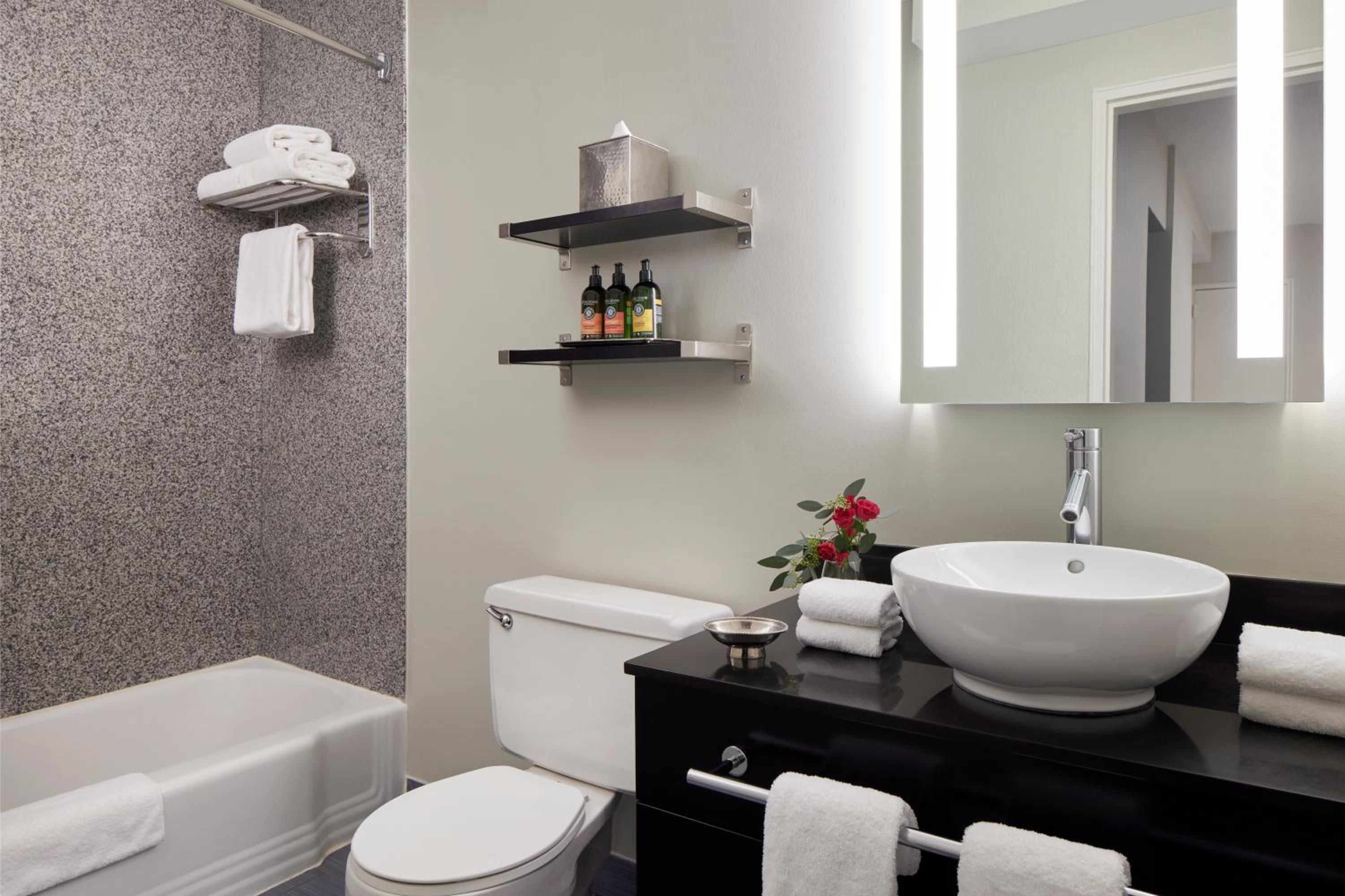 One Bedroom Suite Full Kitchen