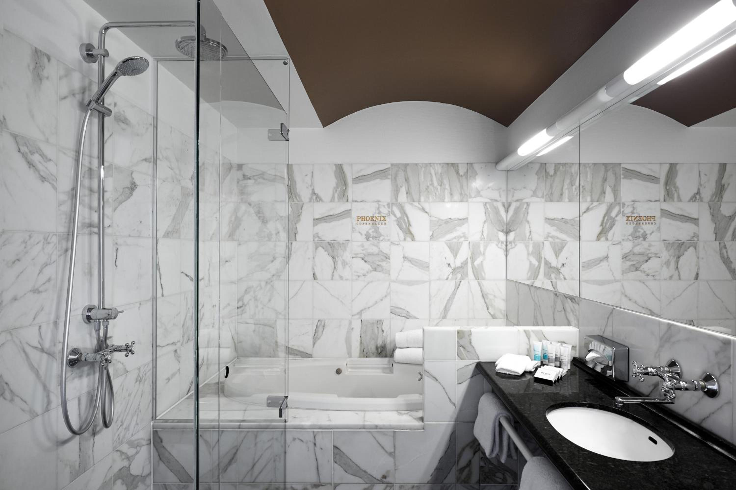 Junior Suite with Access to Executive Lounge