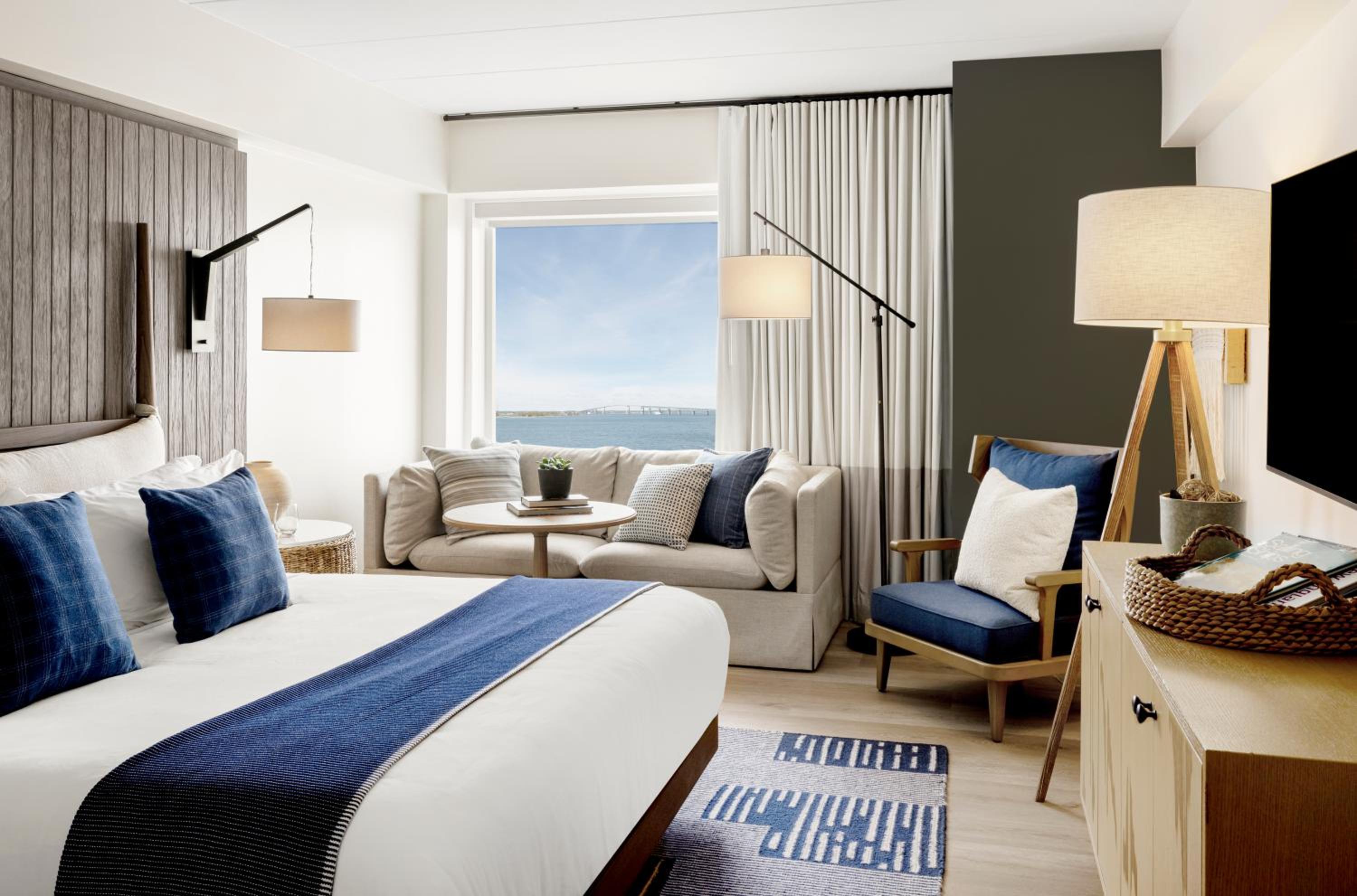 King Room with Roll-In Shower - Disability Access