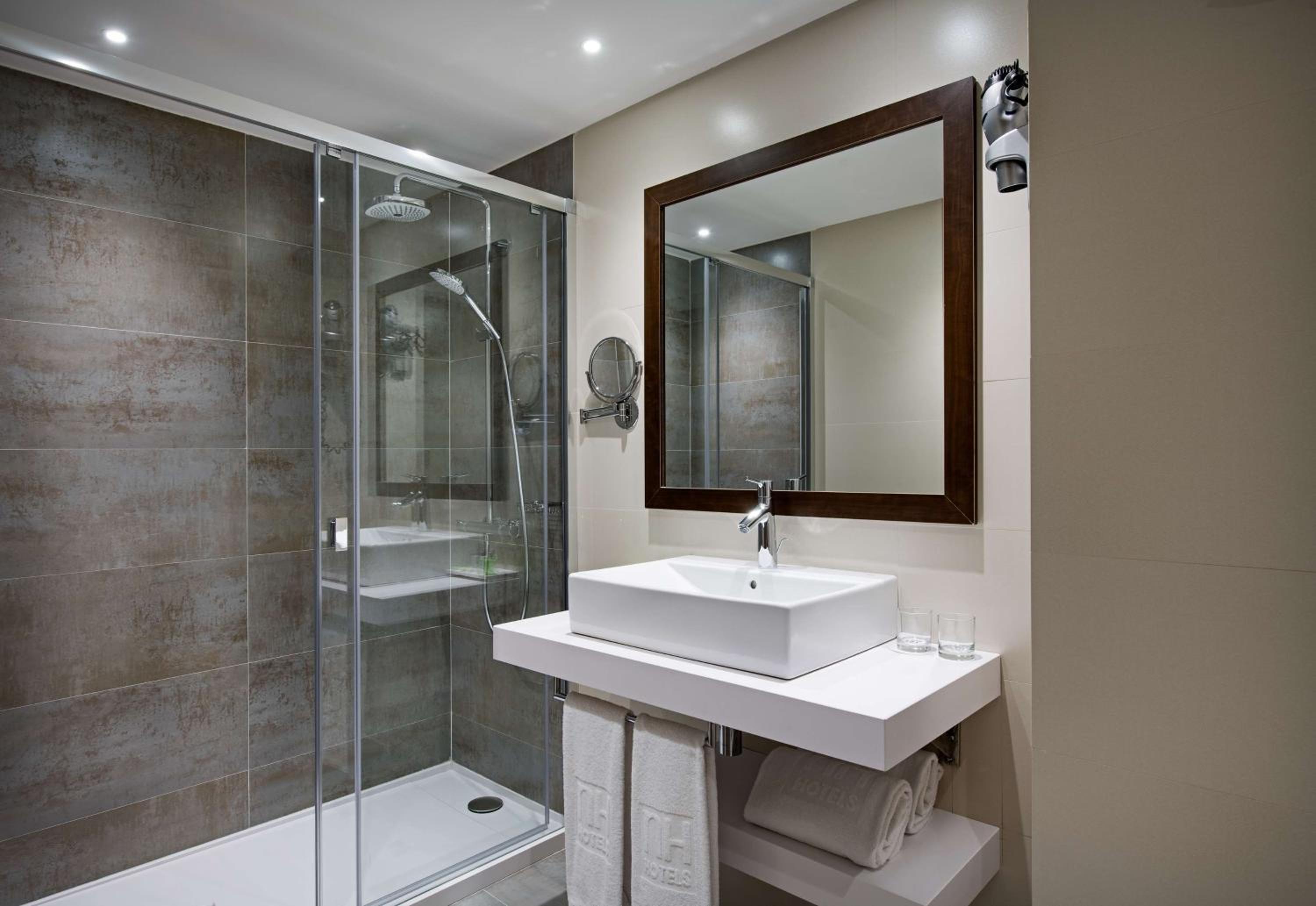 Standard Double or Twin Room with Extra Bed (2 Adults + 1 Child)