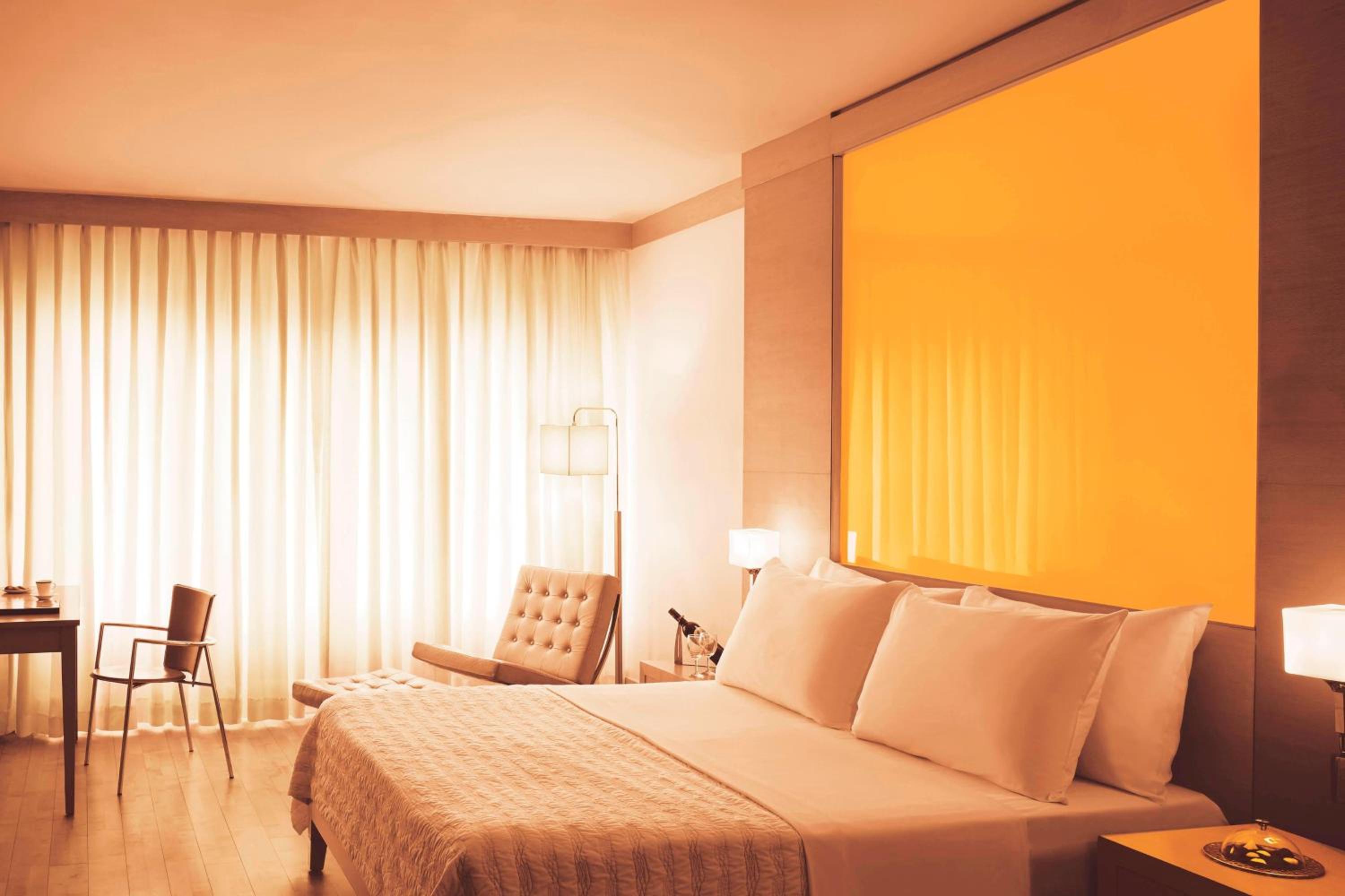 Club Double/Twin Room - 2 way Airport Transfer, Access to club lounge including Hi-Tea from 3-5 pm,  Happy Hours from 6-8 pm