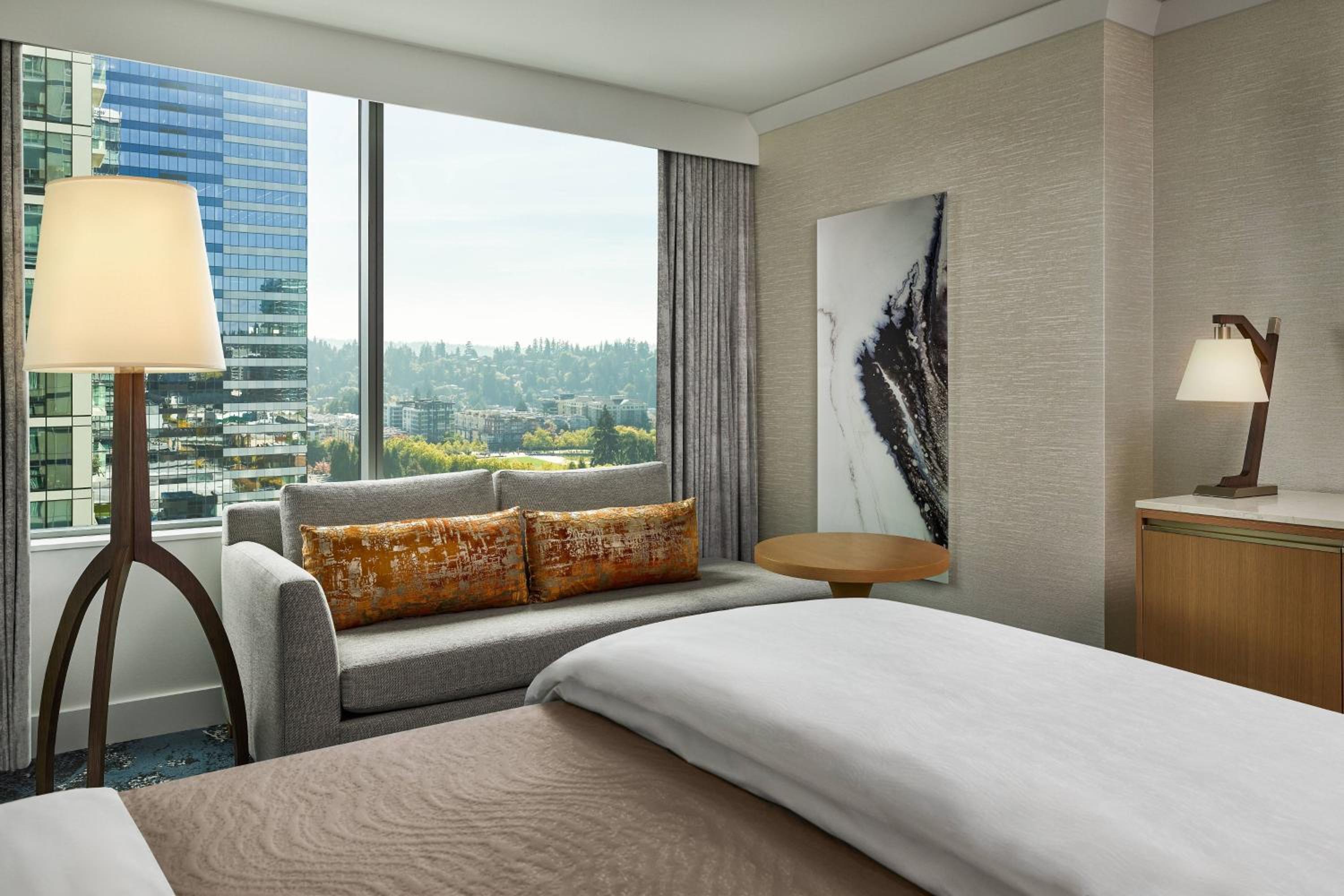 Deluxe, Larger Guest room, 2 Queen