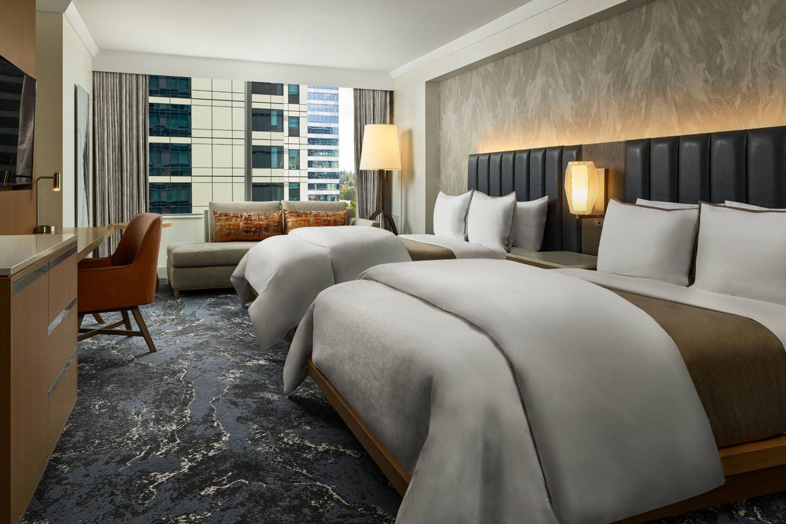 Deluxe, Larger Guest room, 2 Queen