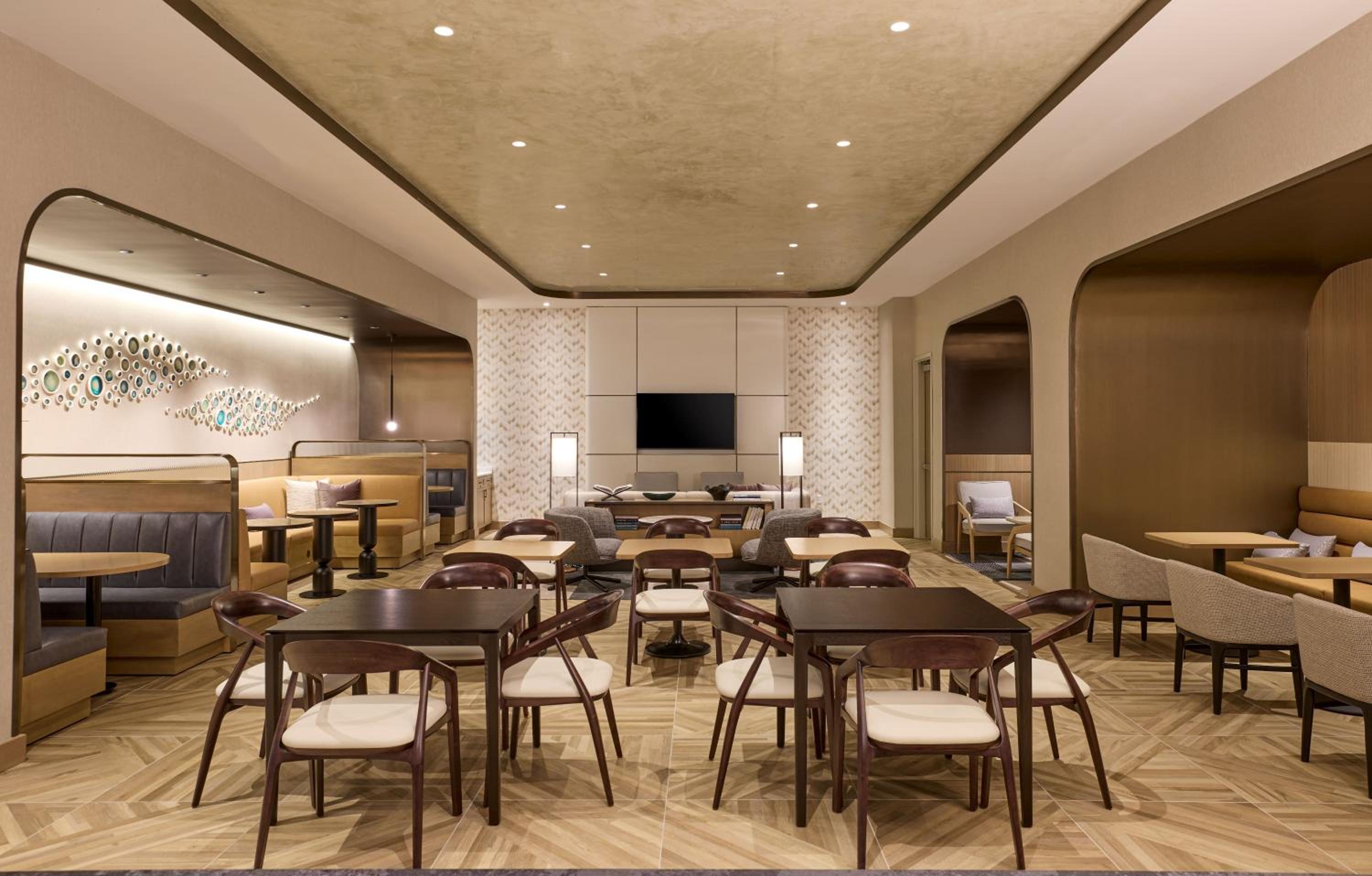 Junior Suite, 1 King, Harbor view, Corner room