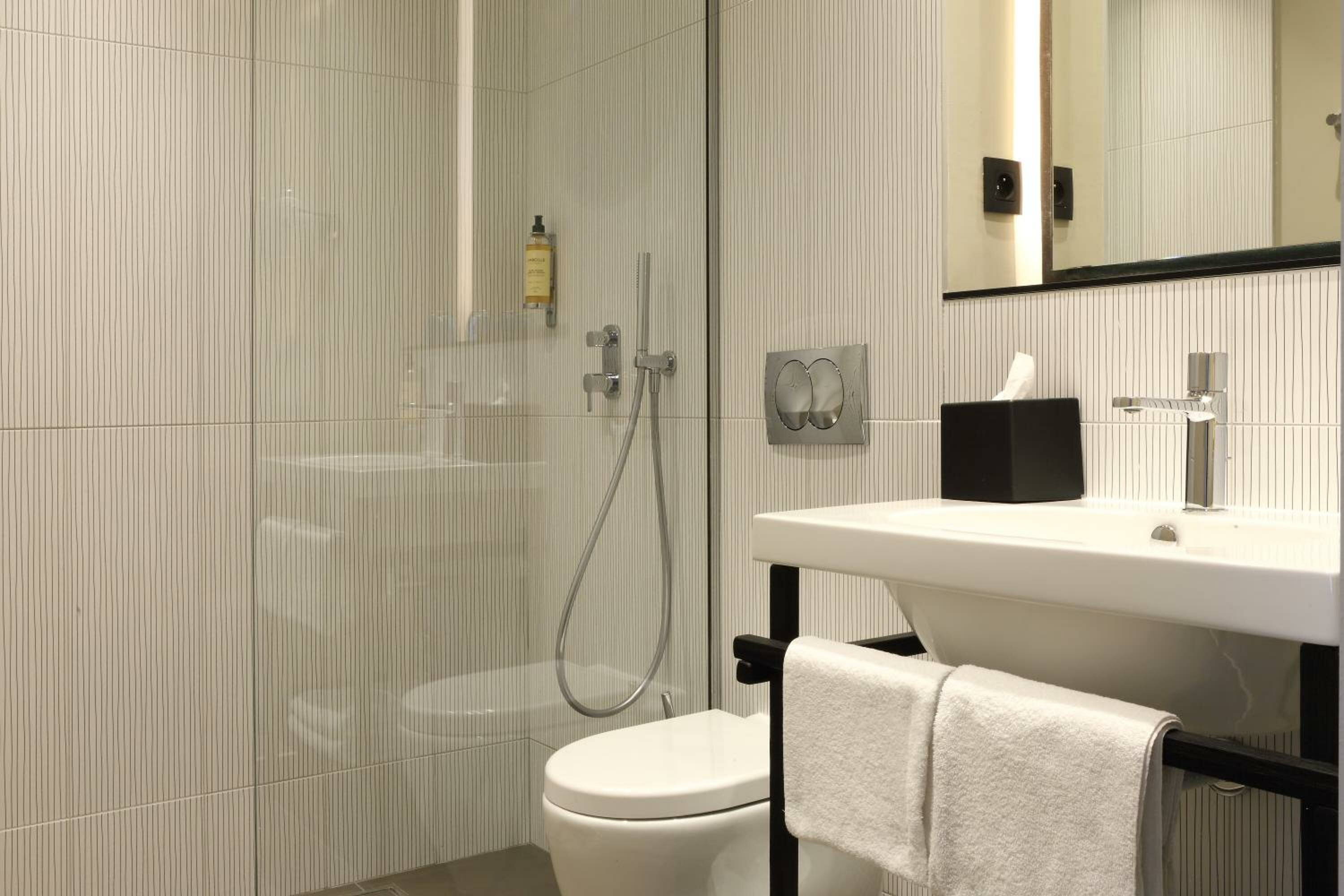 Comfort Queen Room