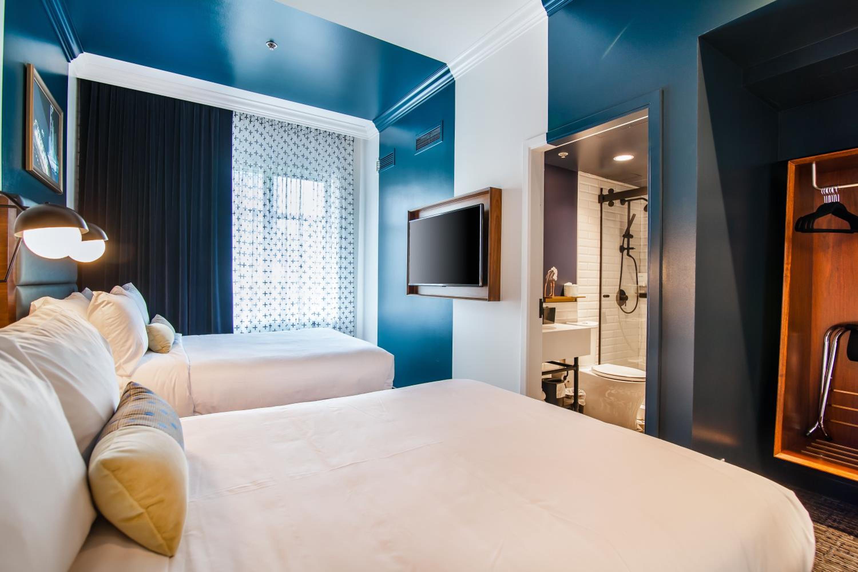 Classic Double Room with Two Double Beds and City View