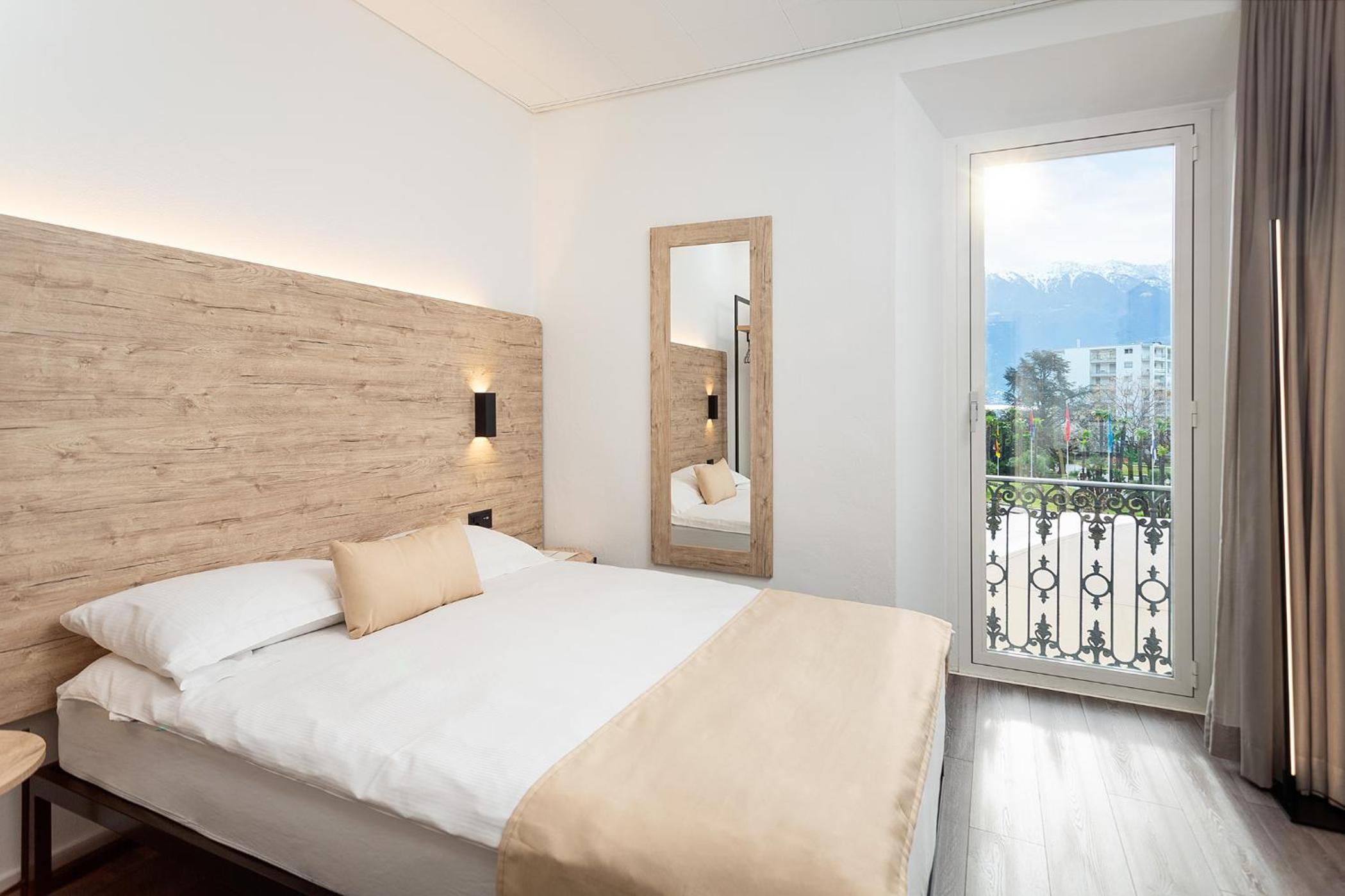 Family Room with Lake View