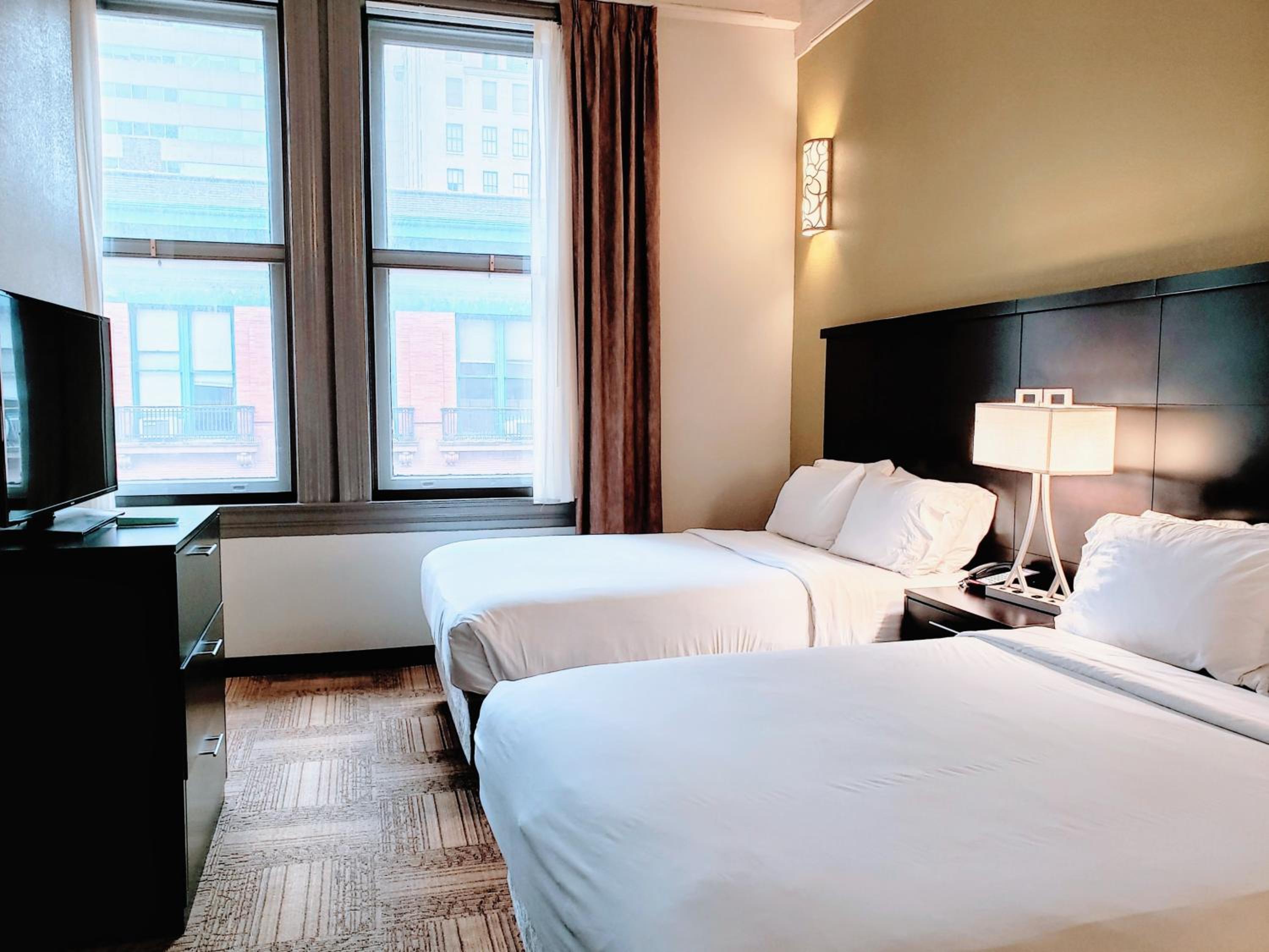 One-Bedroom Queen Suite