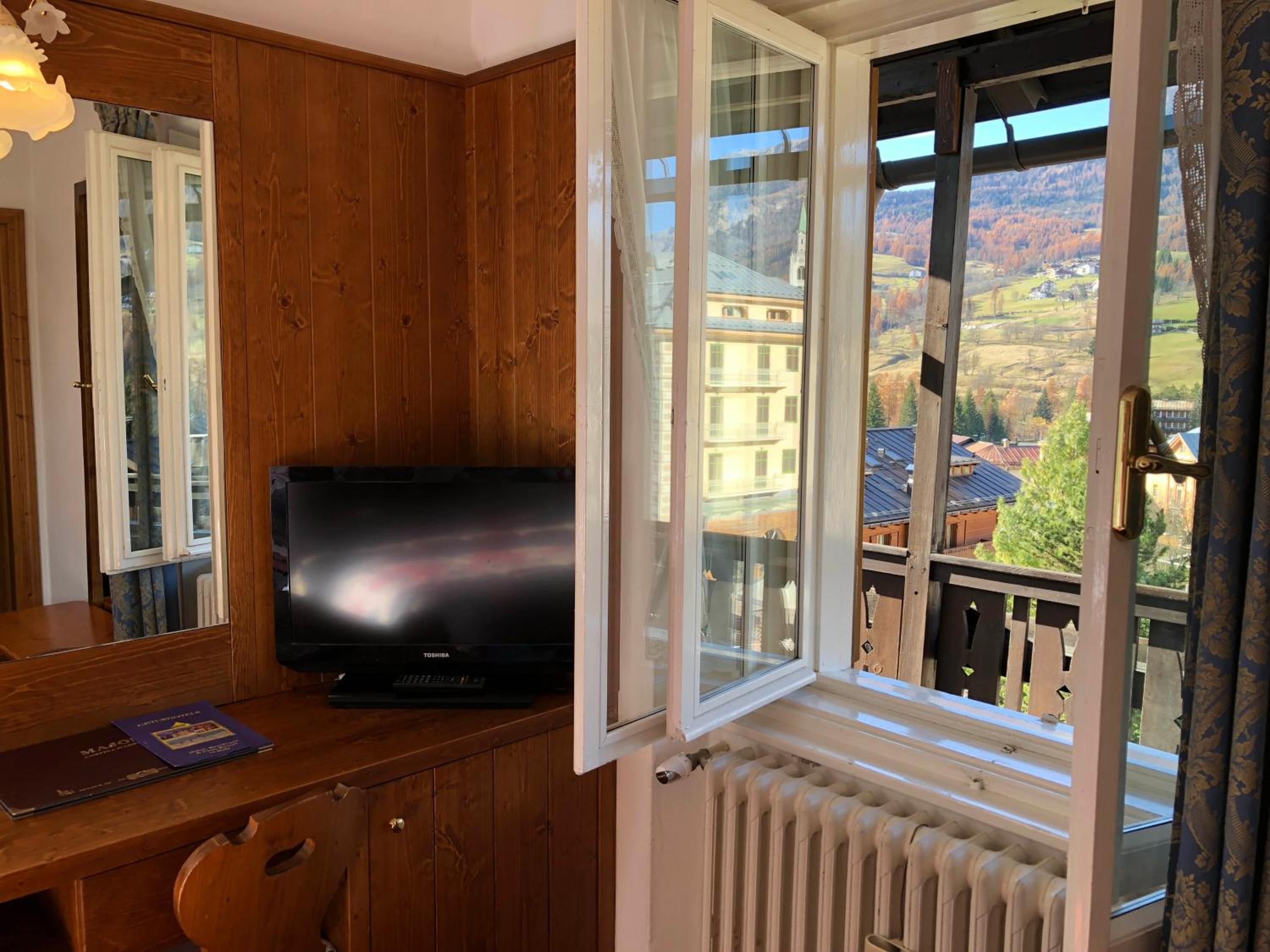 Double or Twin Room with Balcony and Superior View