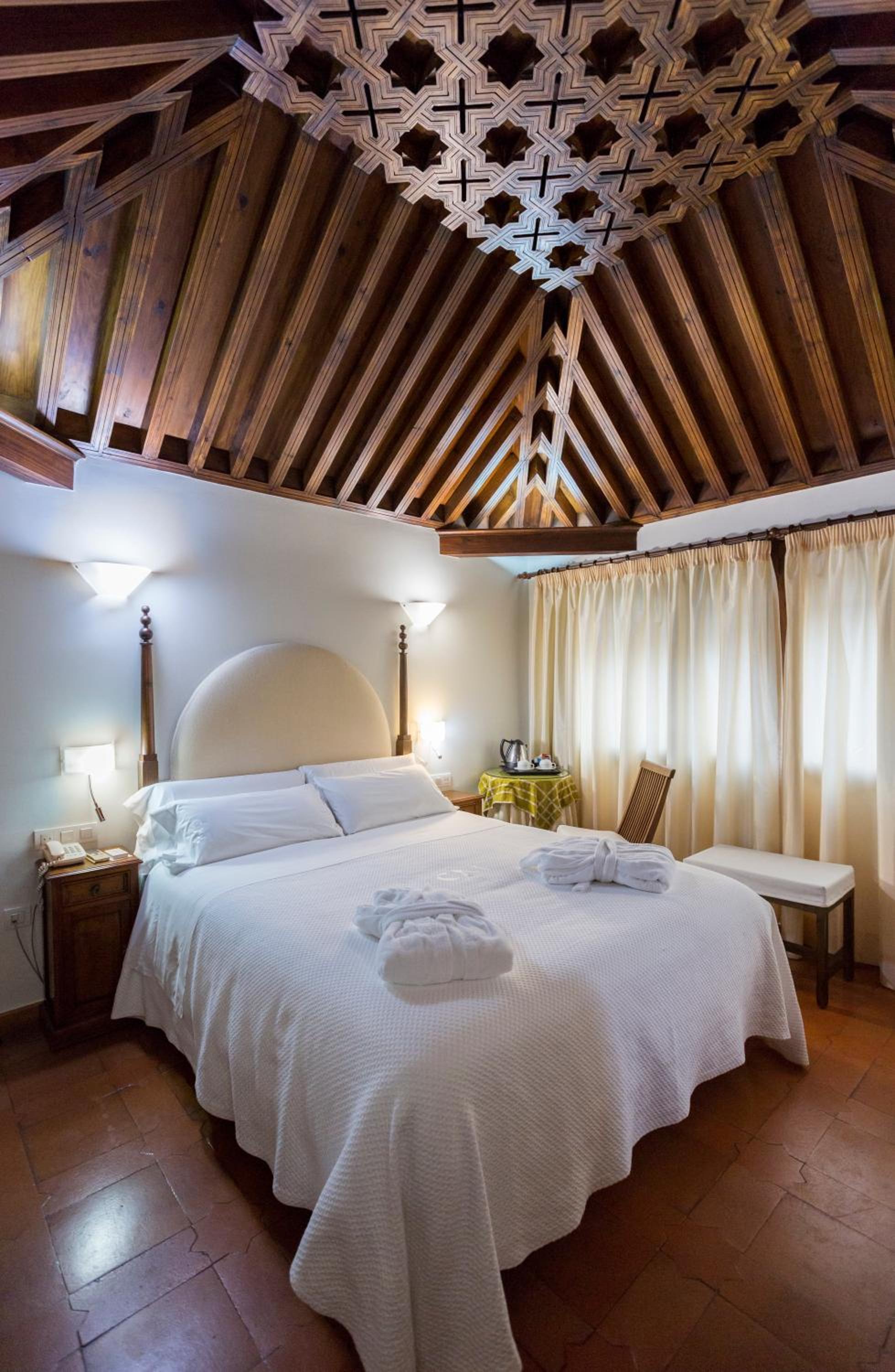 Double Room with frontal Alhambra view