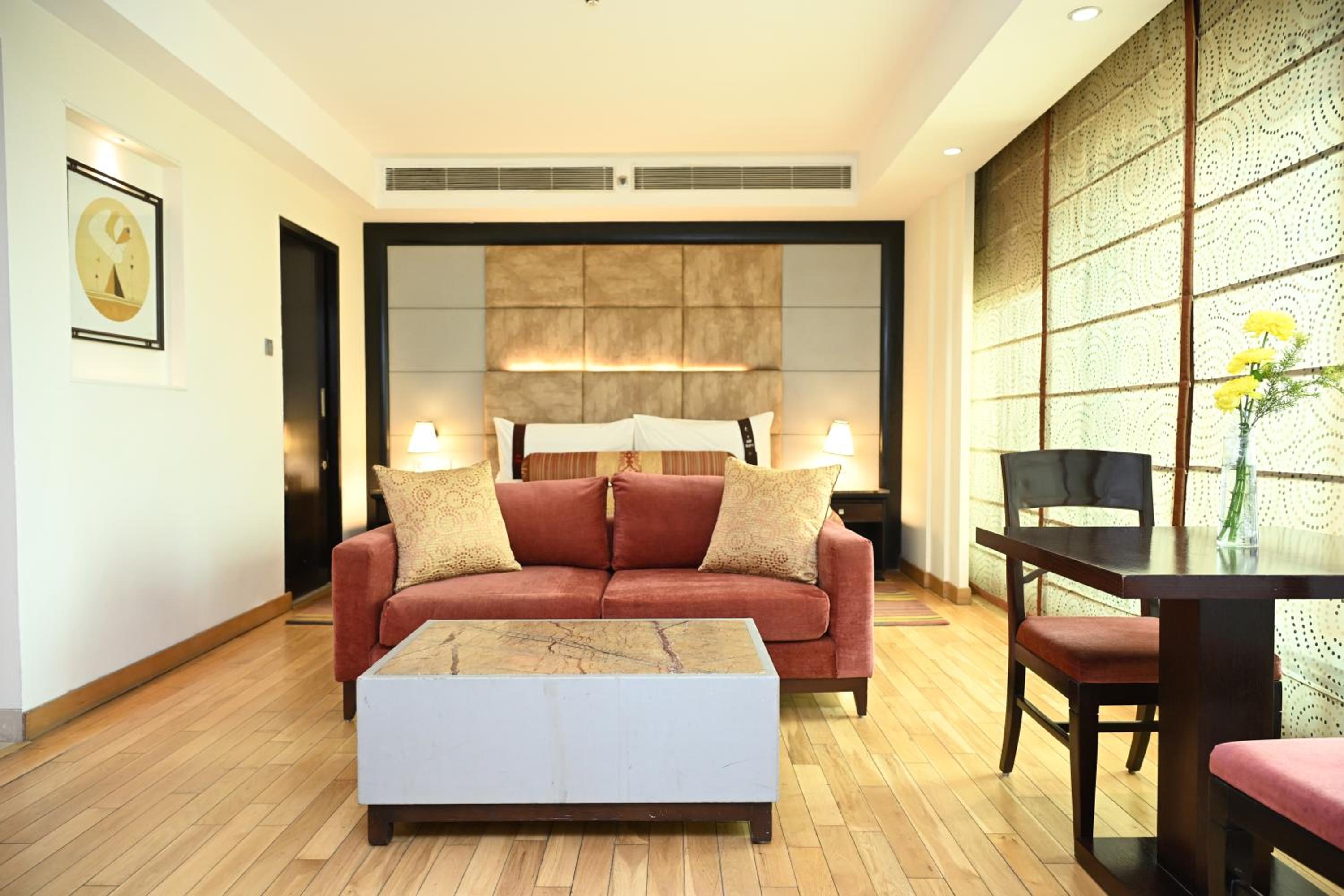 Business Suite - 10% discount on Food & soft beverages, Laundry & Spa