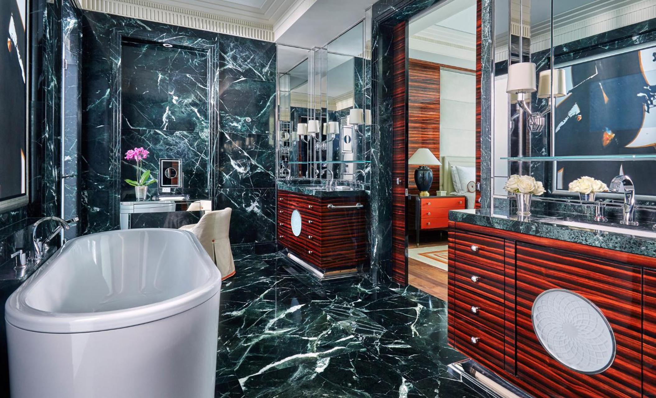 State Suite king bed