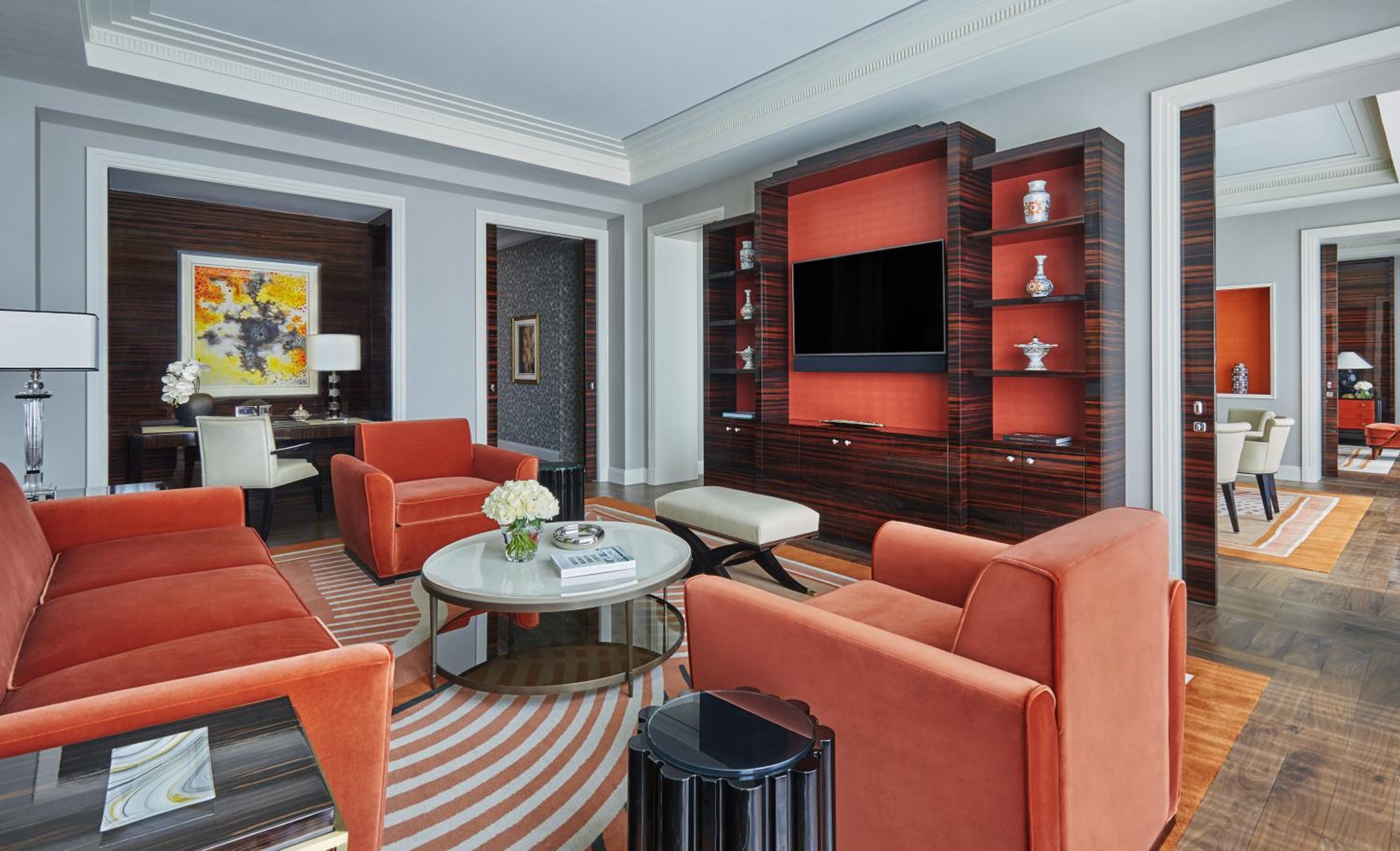 State Suite king bed