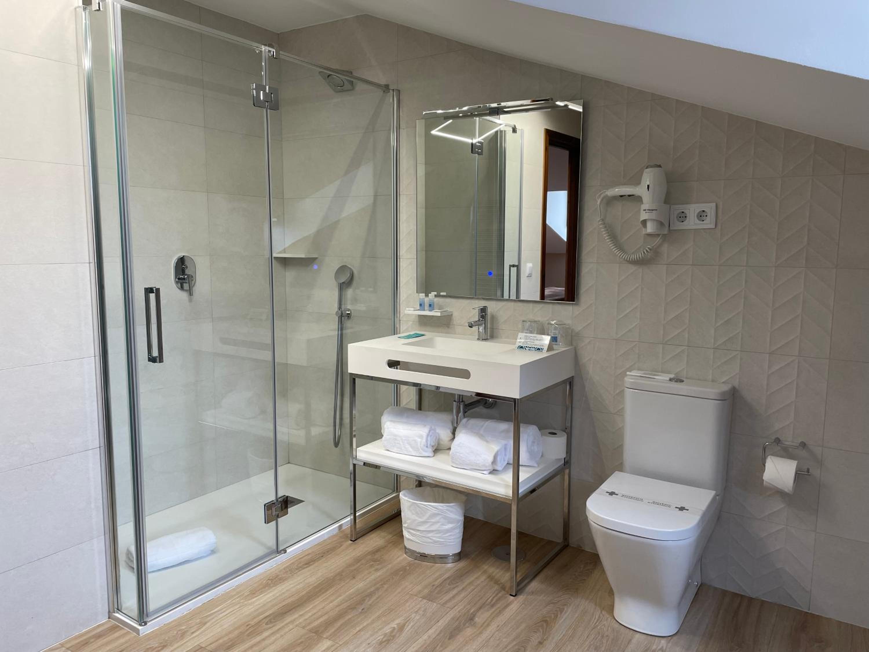 Habitación Doble Abuhardillada - 2 camas