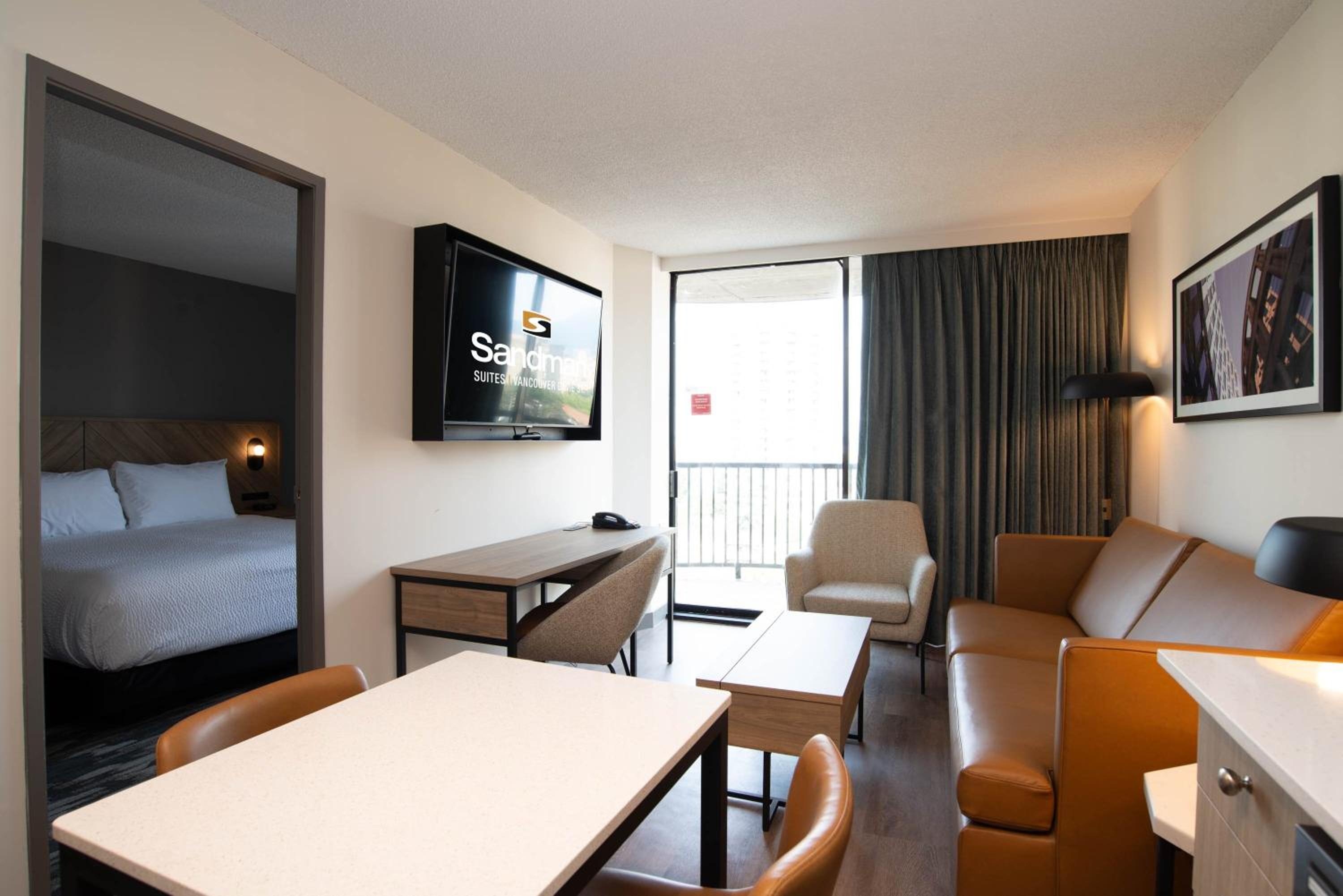 Standard Suite, 1 Queen Bed, Sofa Bed, Kitchen, W/D, Balcony