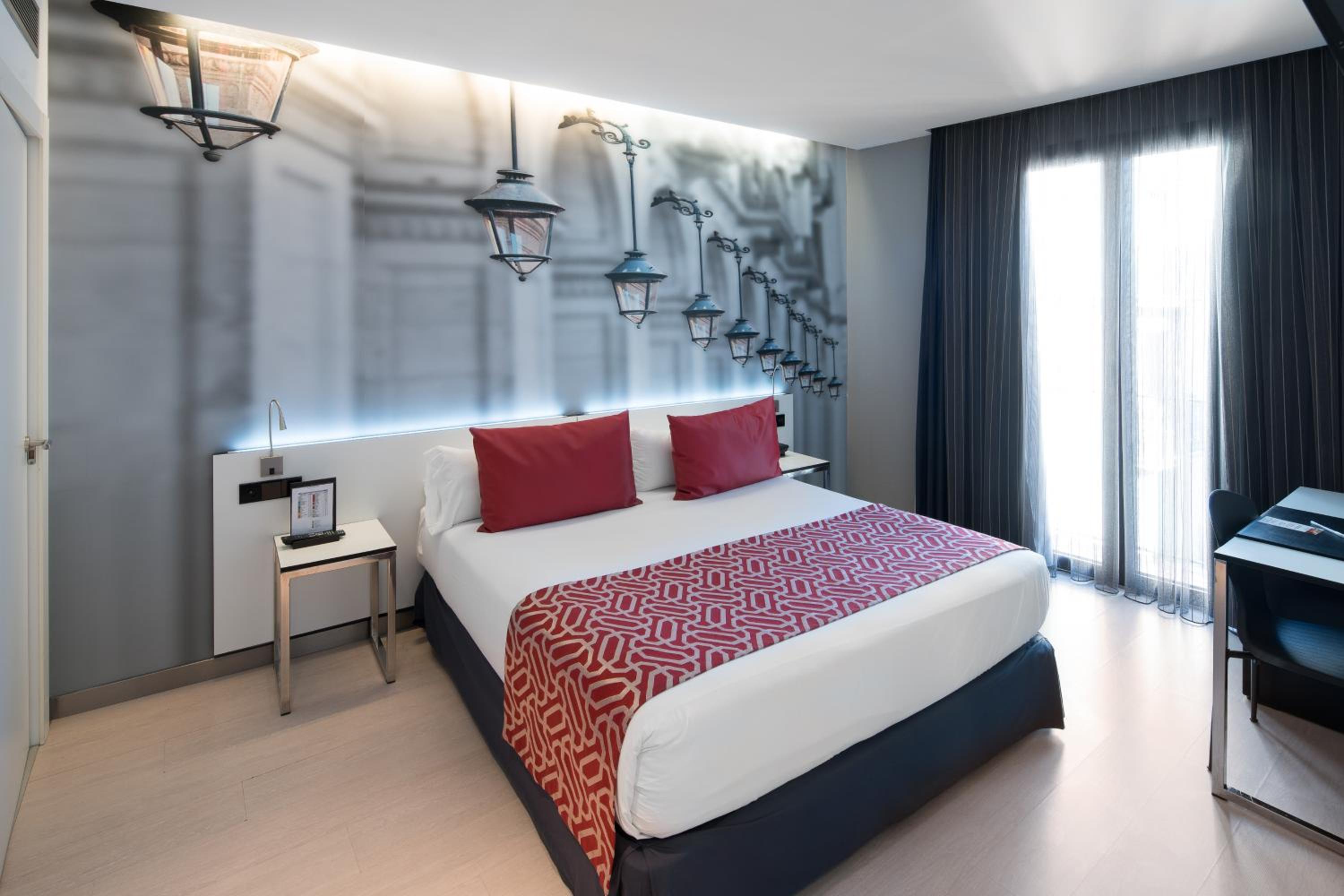 Double Room with Street View