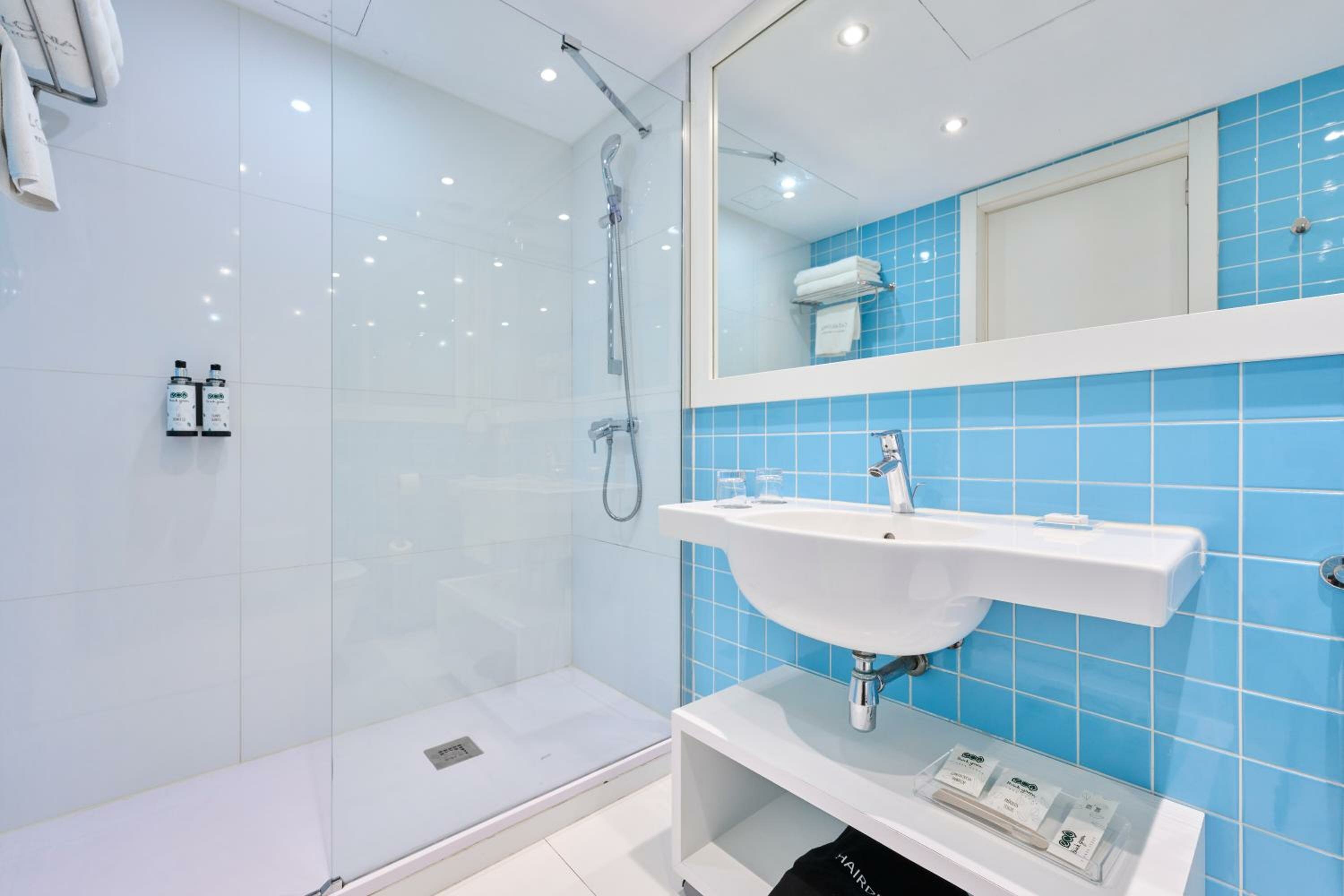 Triple Room (2 Adults + 1 Child)