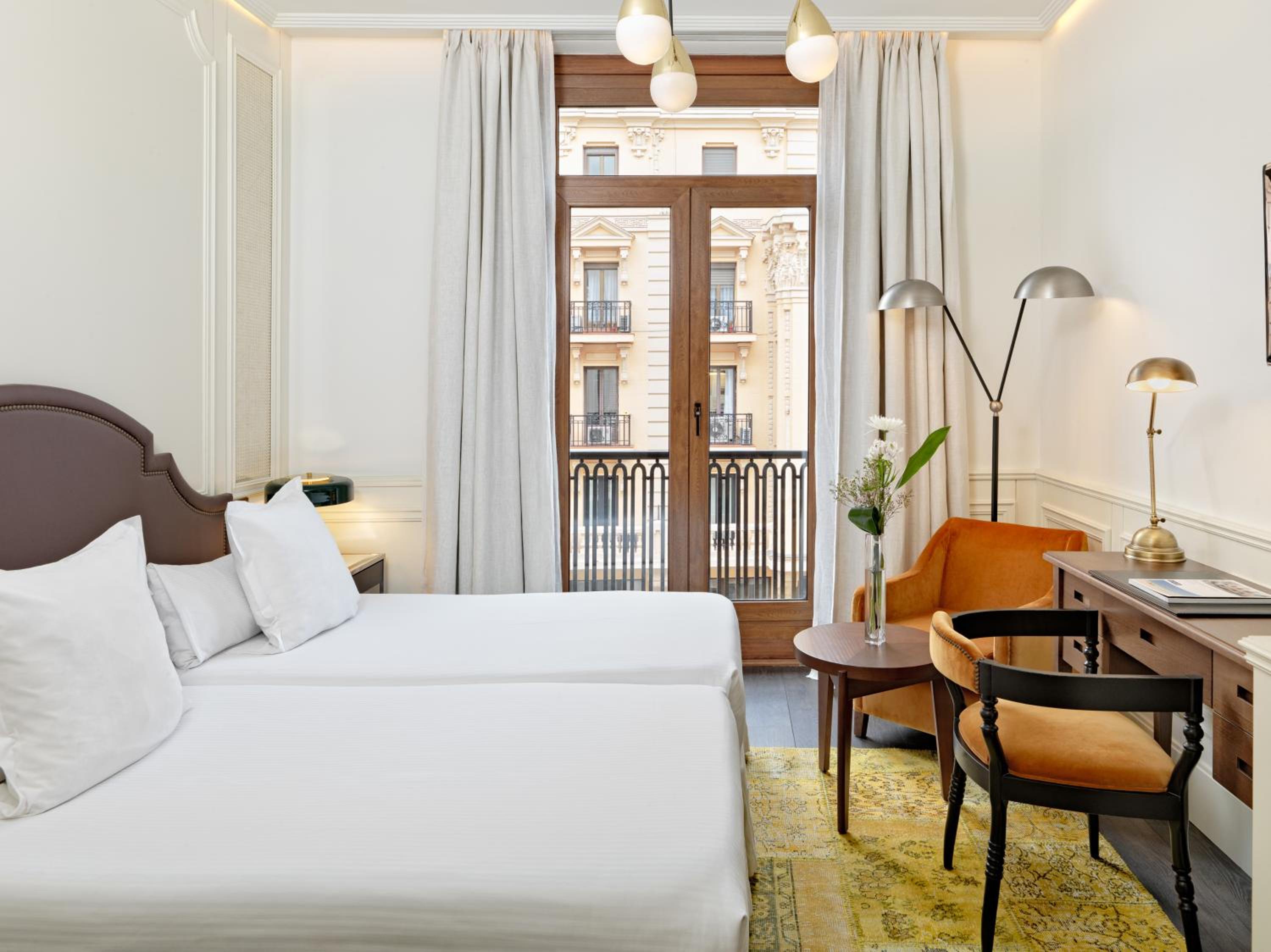 Classic Double or Twin Room with City View
