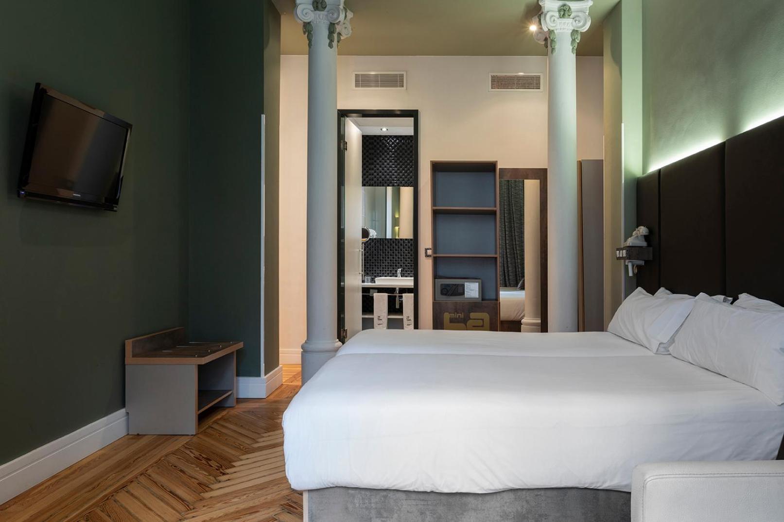 Double or Twin Room with City View