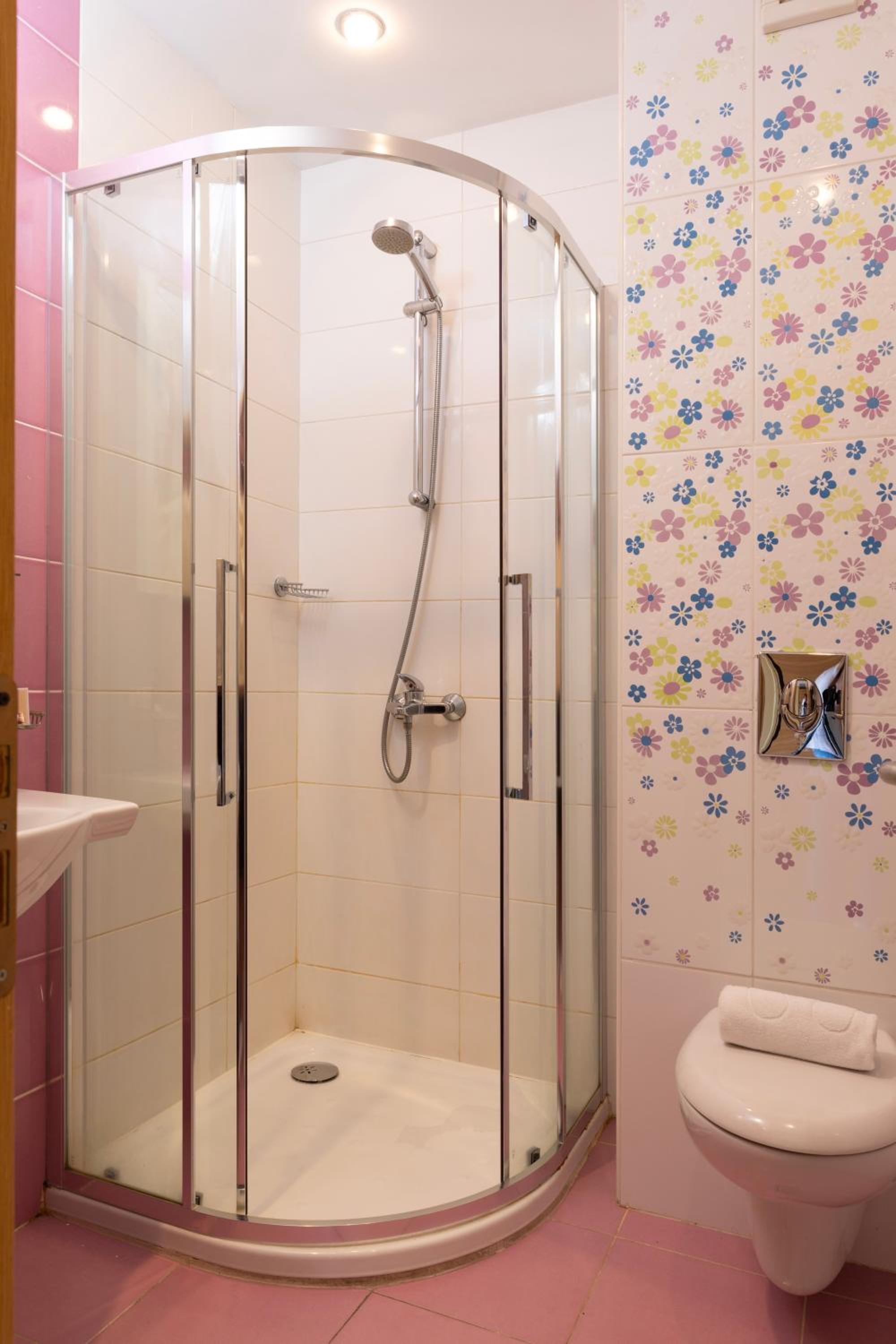 Studio with Twin Beds