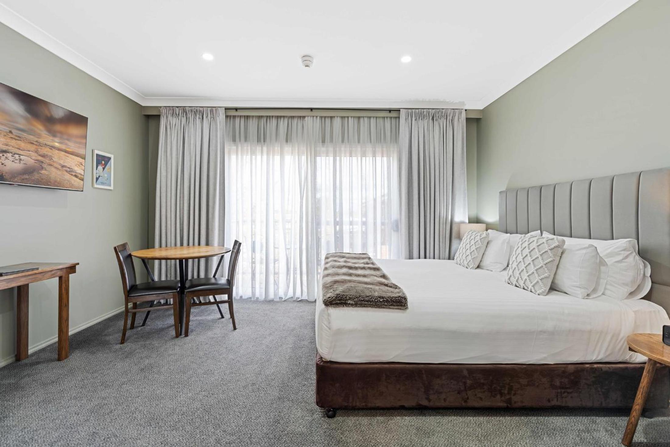 King Suite - Disability Access