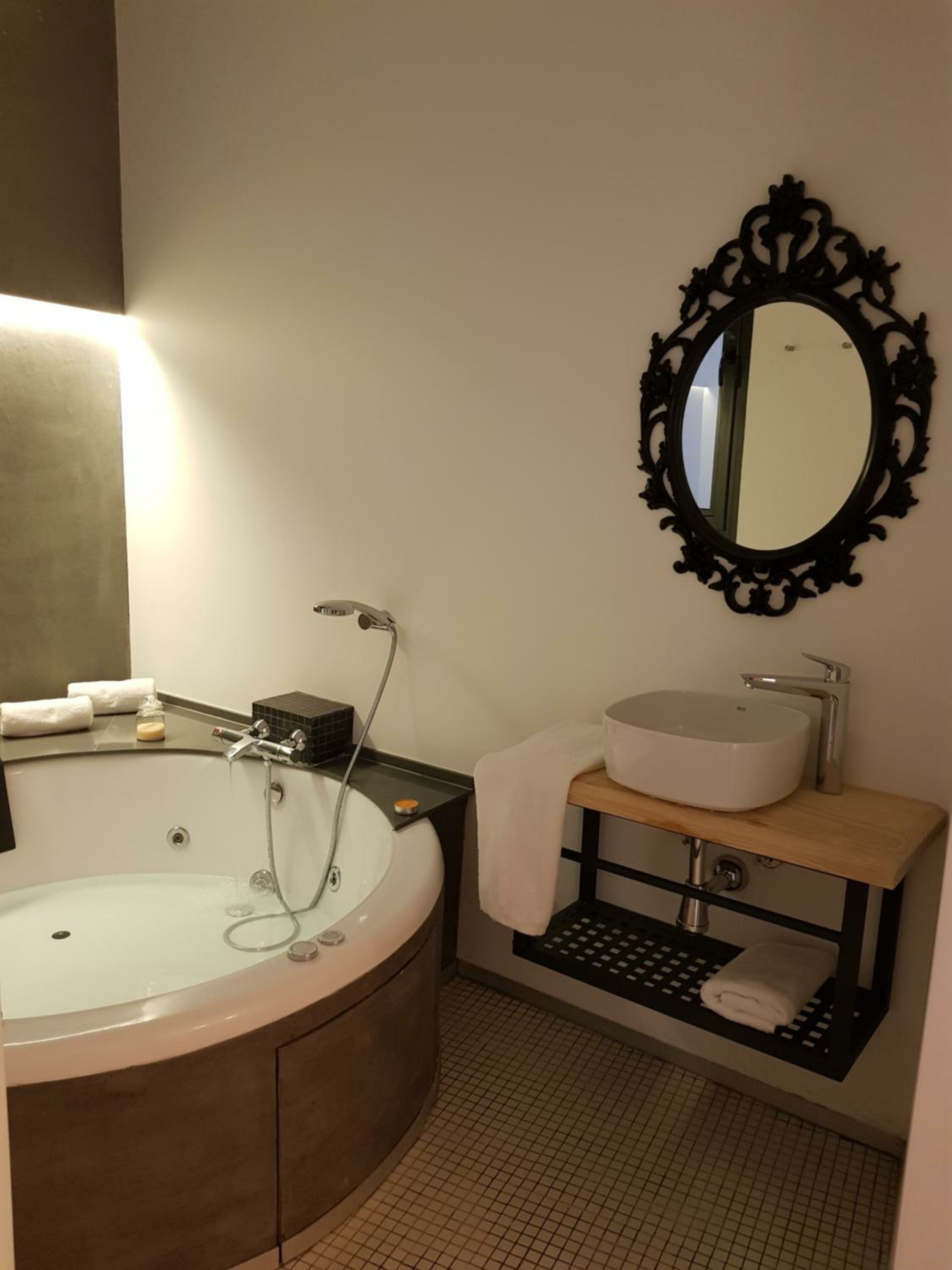 Deluxe Apartment with jacuzzi