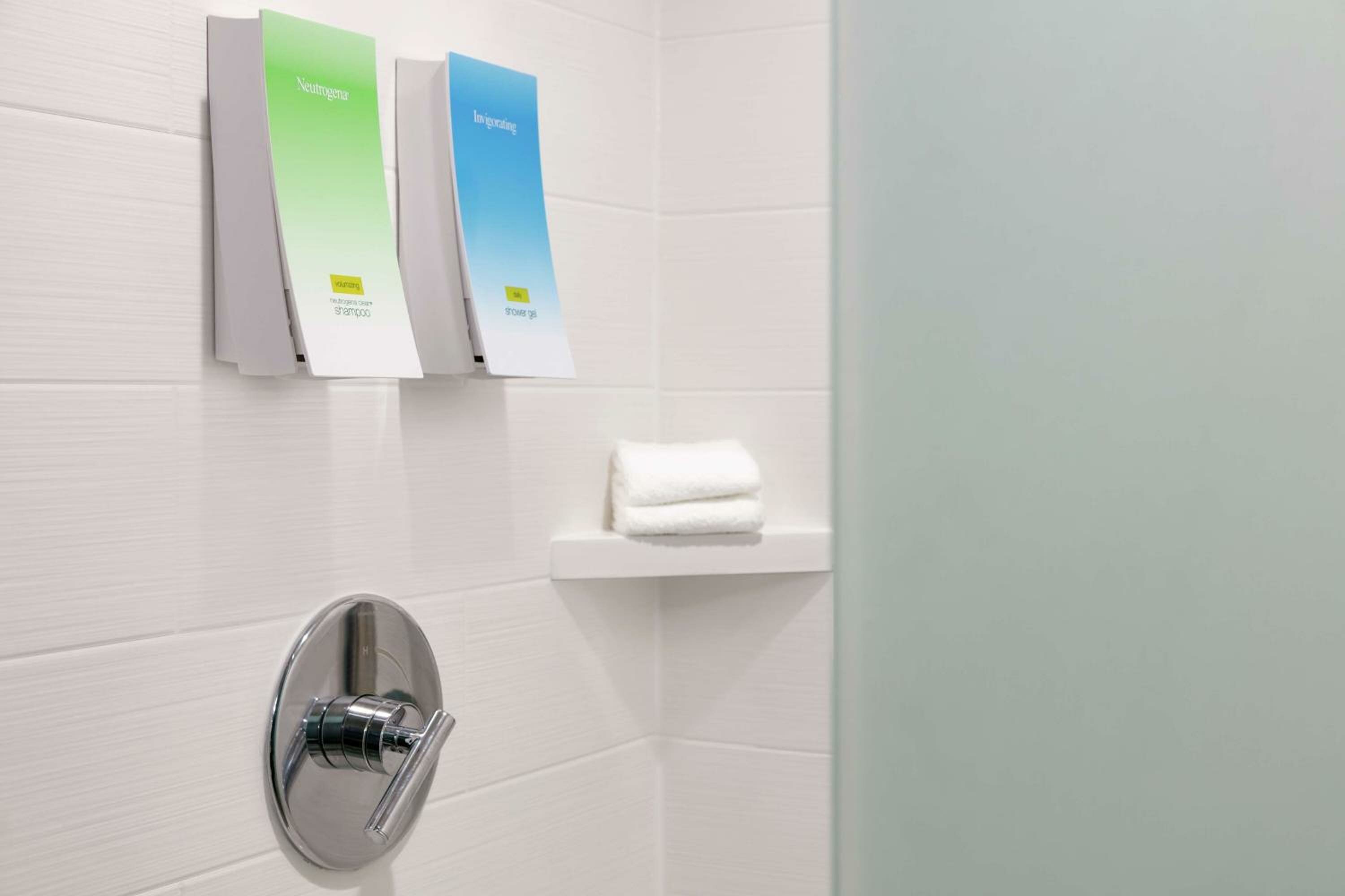 One-Bedroom King Suite - Non-Smoking