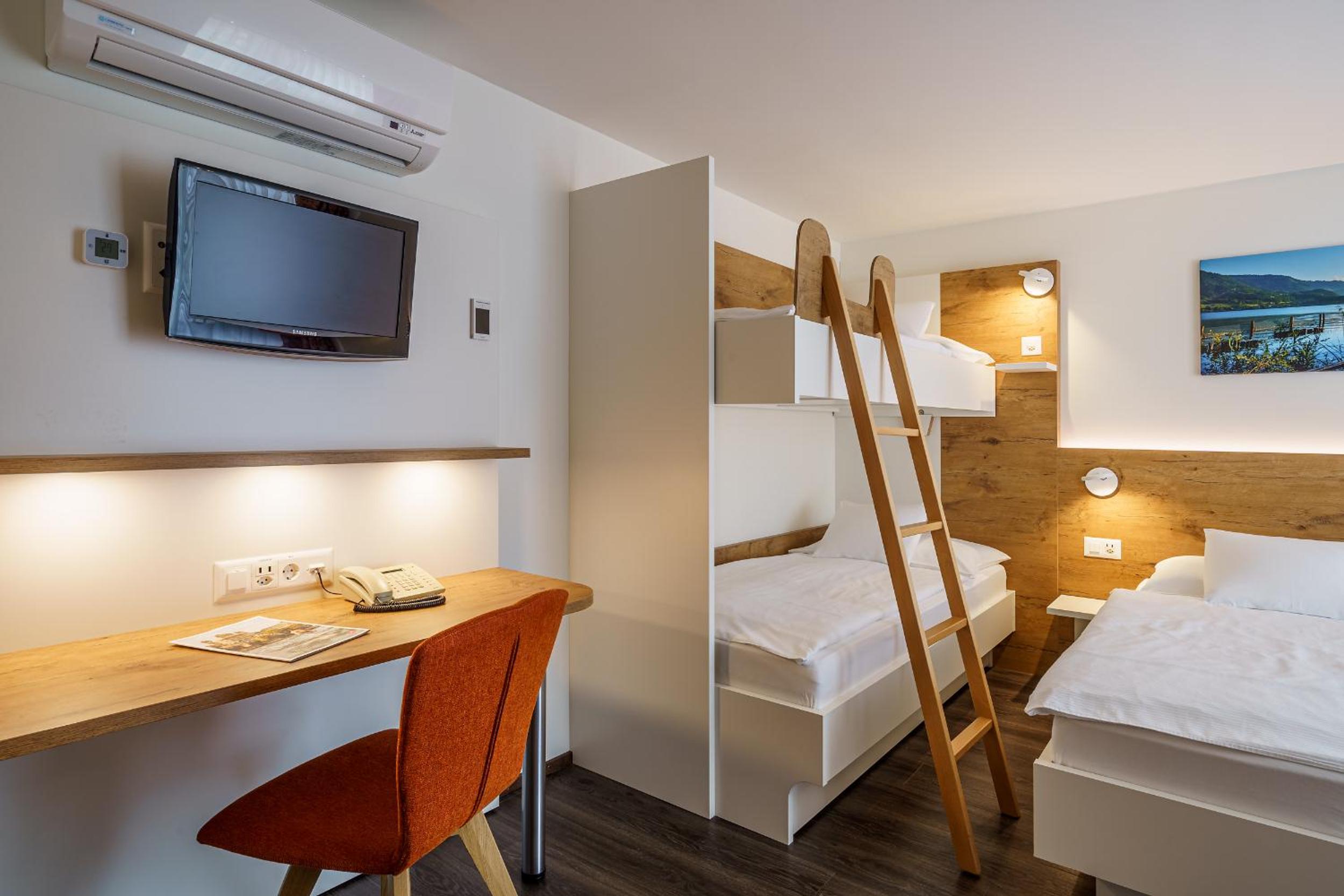 Superior Quadruple Room with Air Conditioning