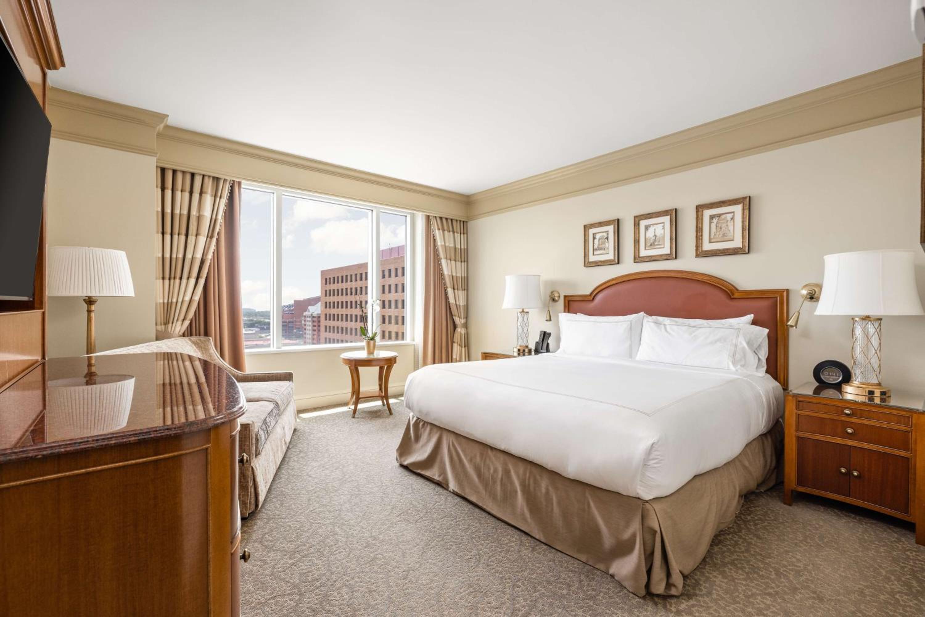 One-Bedroom Corner King Suite